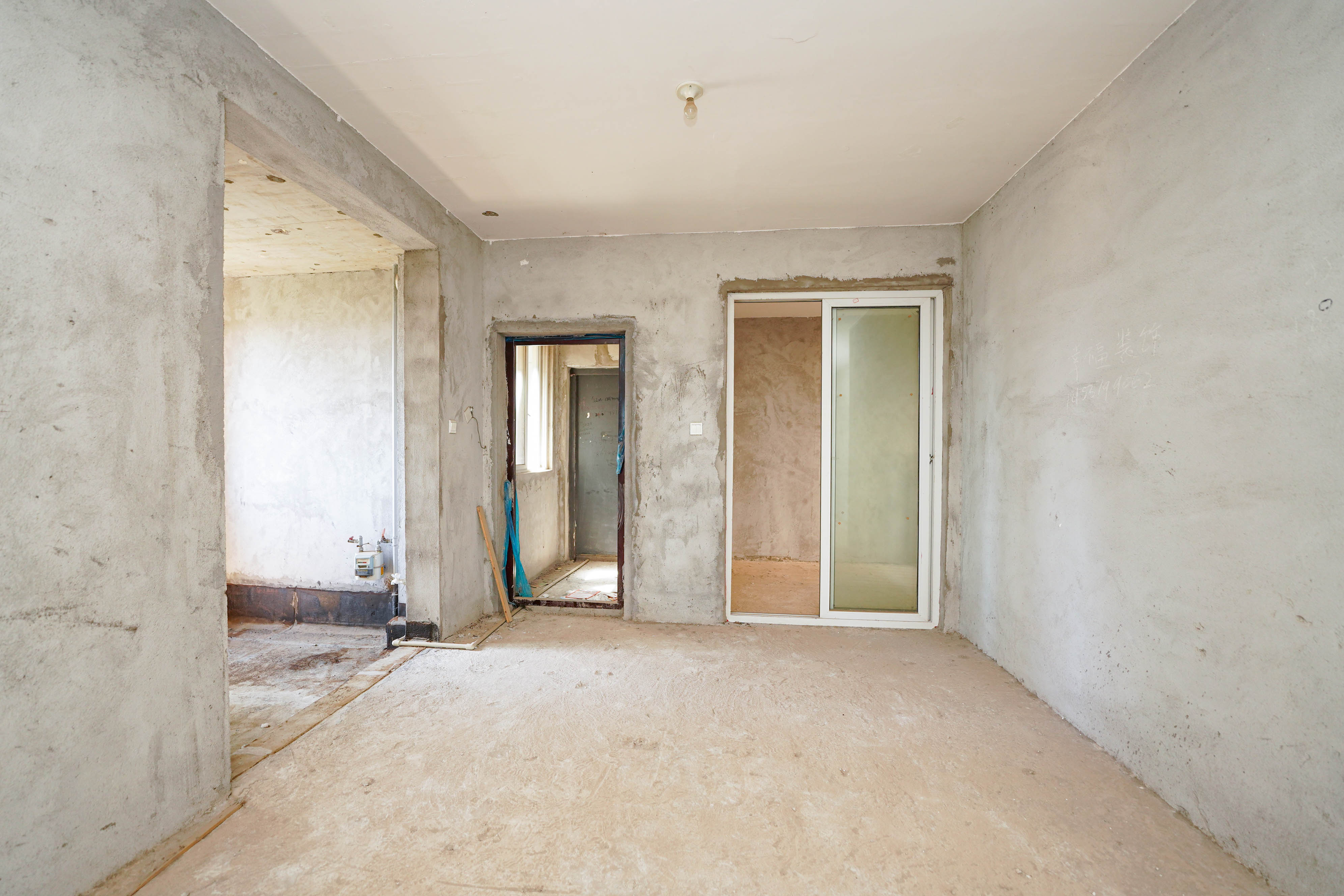 鑫天格林香山 4室2厅2卫 63.0万 鑫天格林香山 4室2厅2卫 63.0万客厅