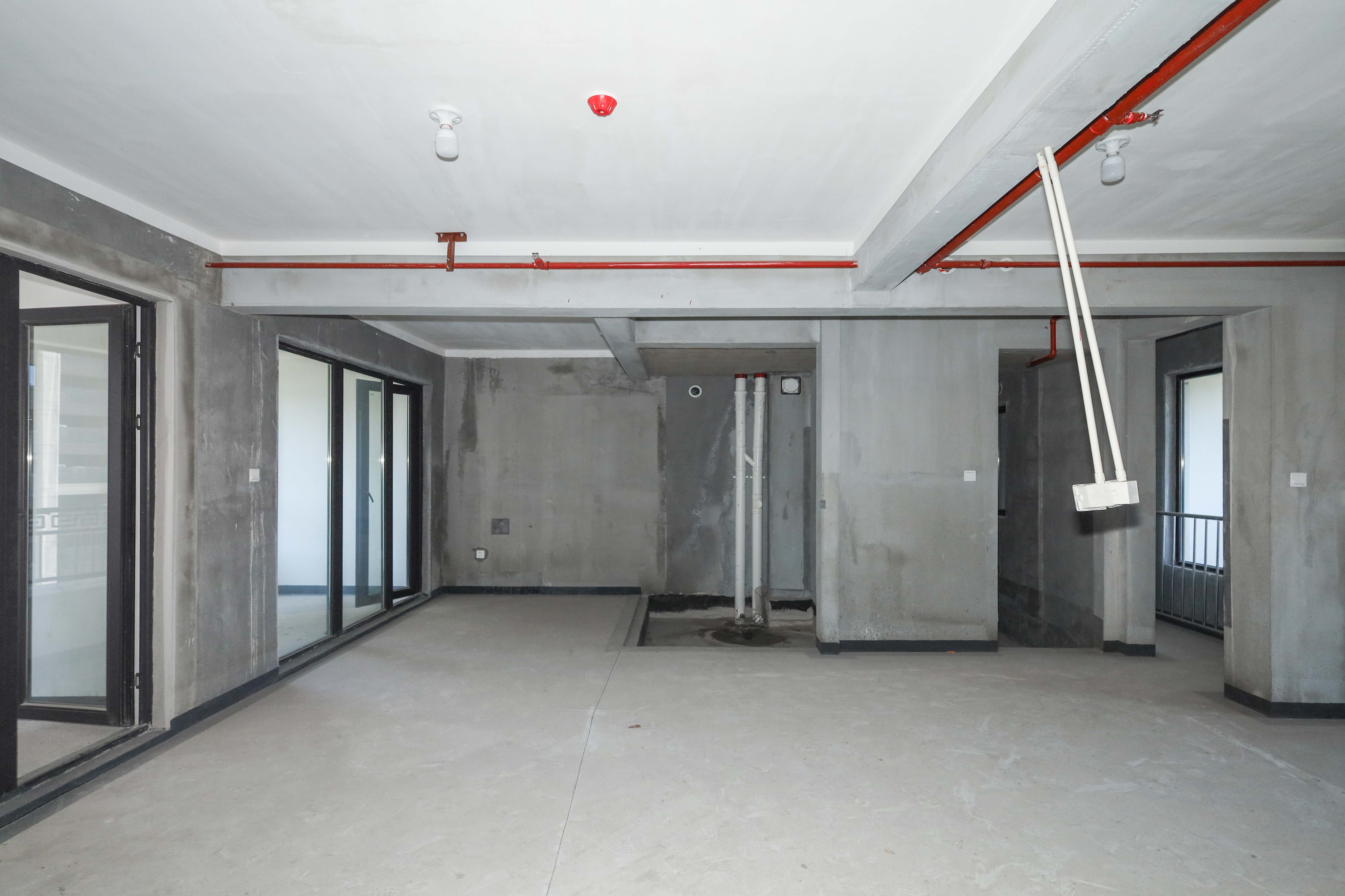 建发央著  4室2厅2卫   210.00万客厅