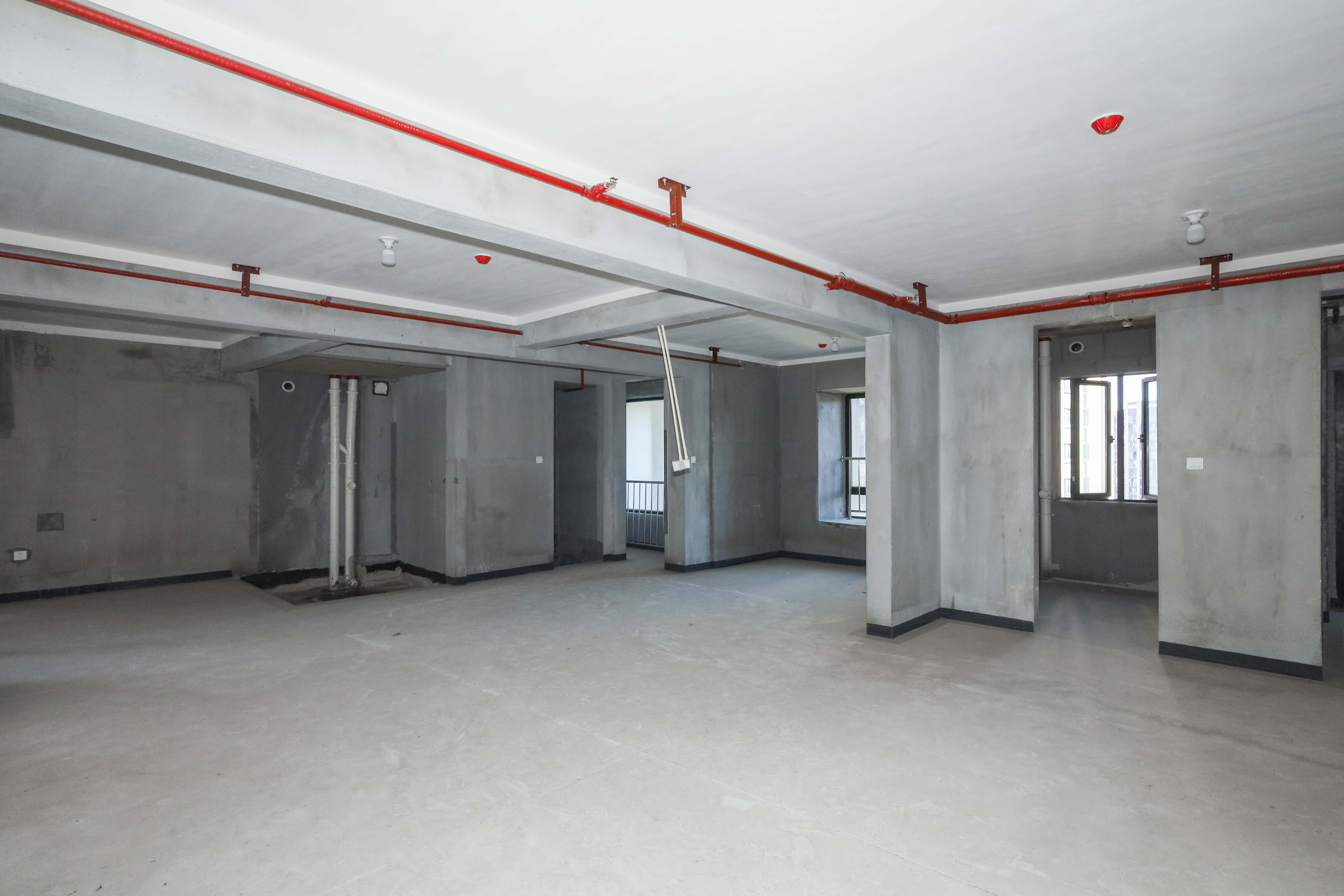 建发央著  4室2厅2卫   210.00万卧室