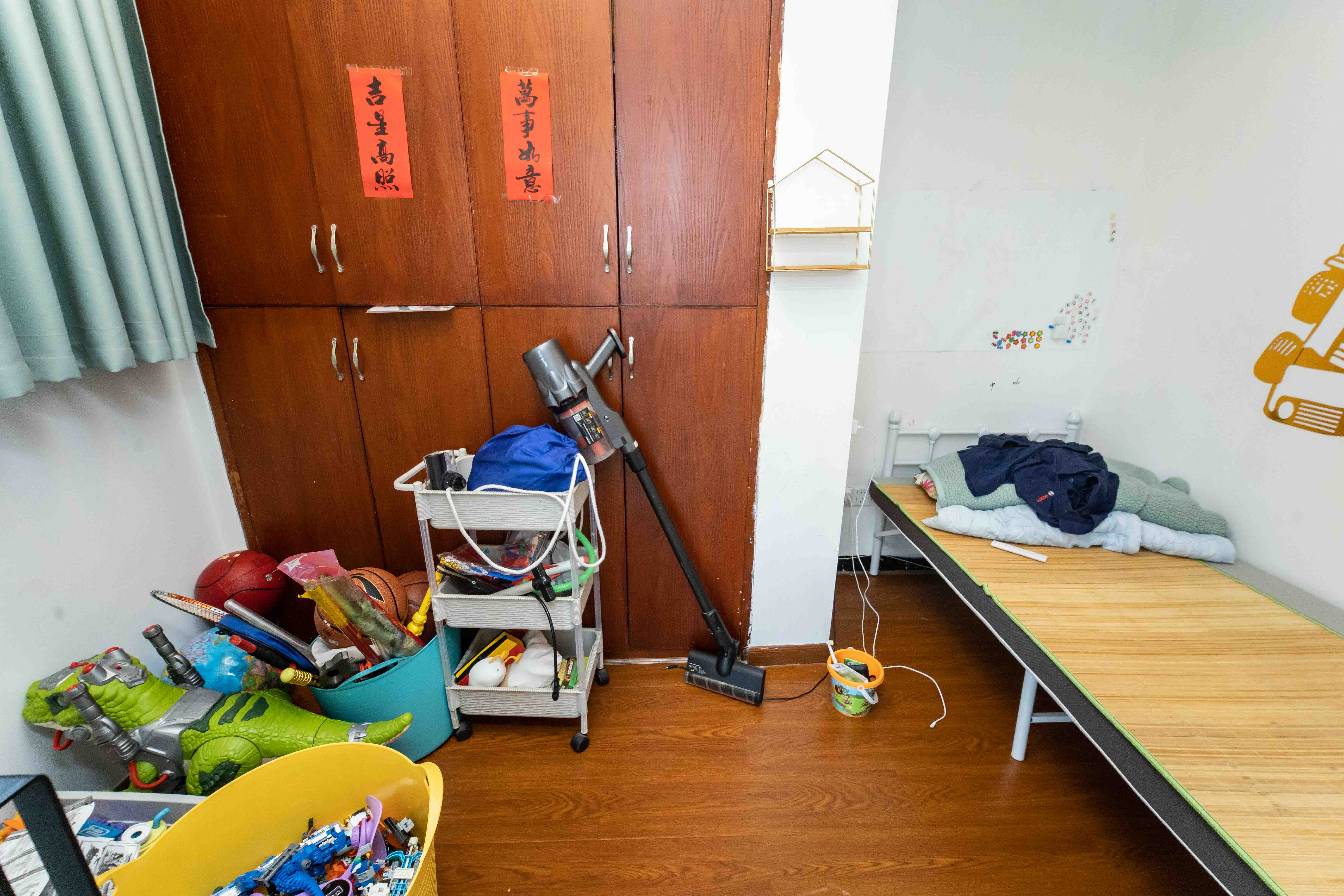 凯乐湘园  4室2厅2卫   128.00万卧室