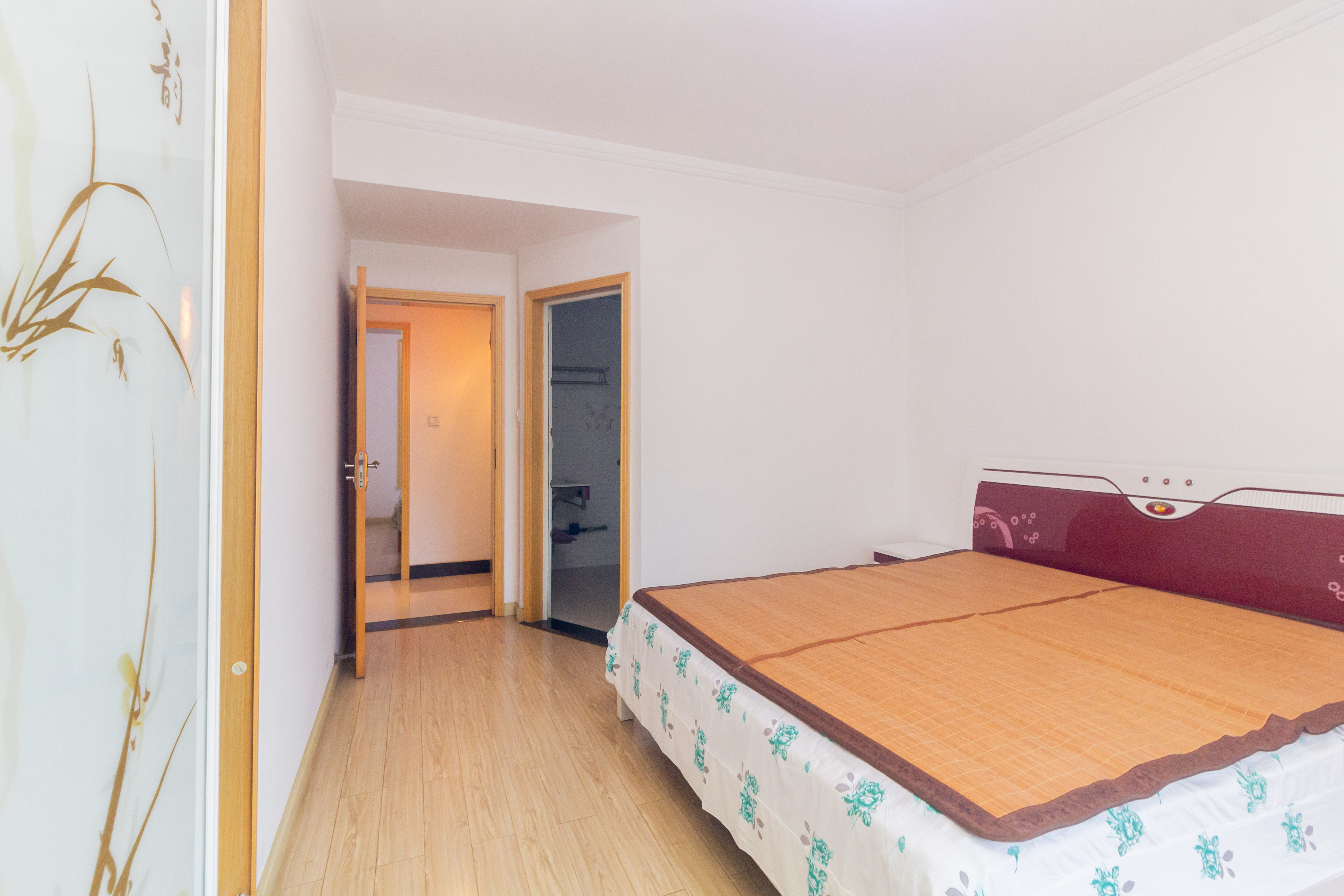 博雅湘水湾 3室2厅2卫 72.8万 博雅湘水湾 3室2厅2卫 72.8万卧室