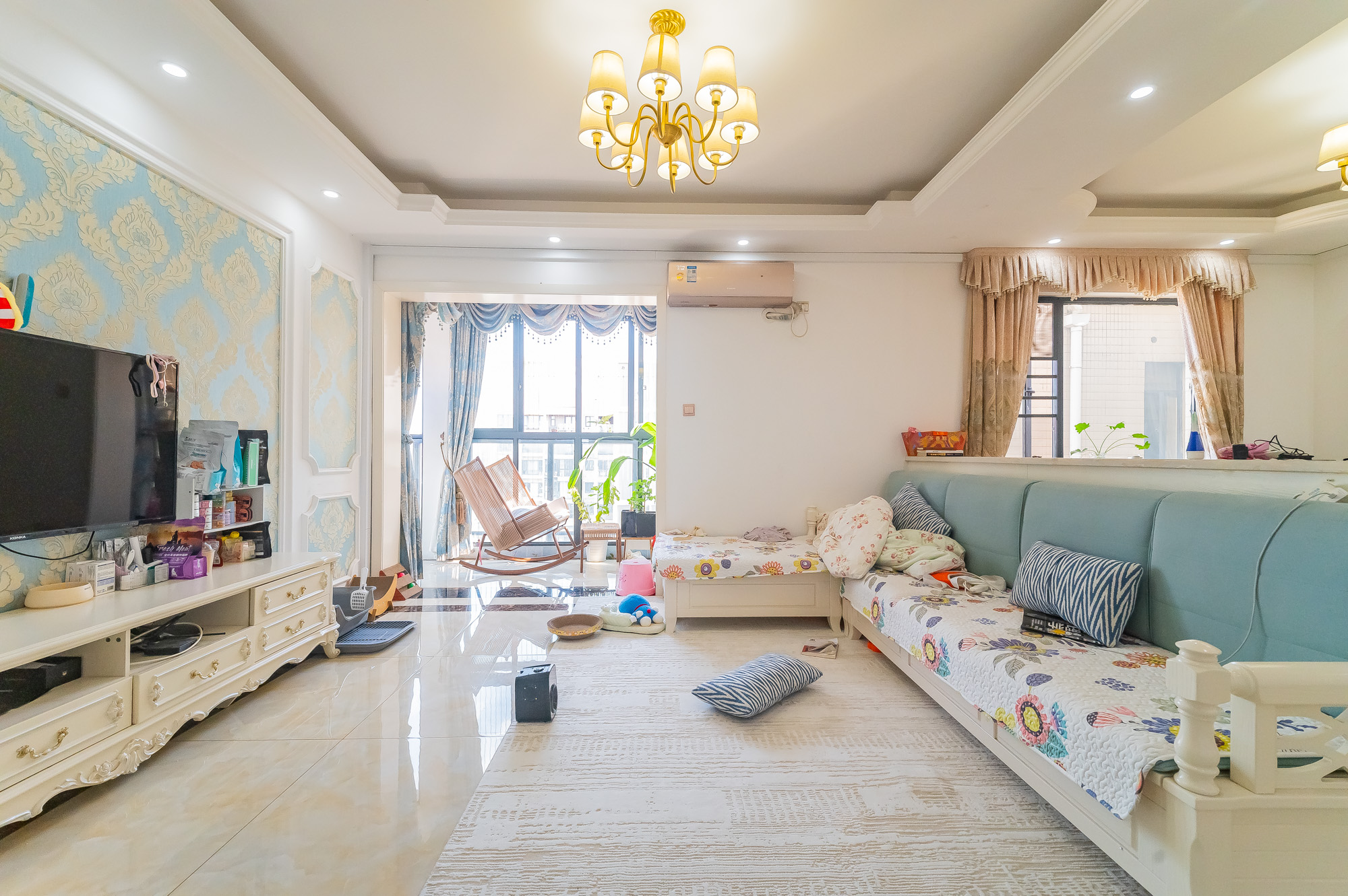 蓝山郡 4室2厅2卫 99.8万 蓝山郡 4室2厅2卫 99.8万客厅