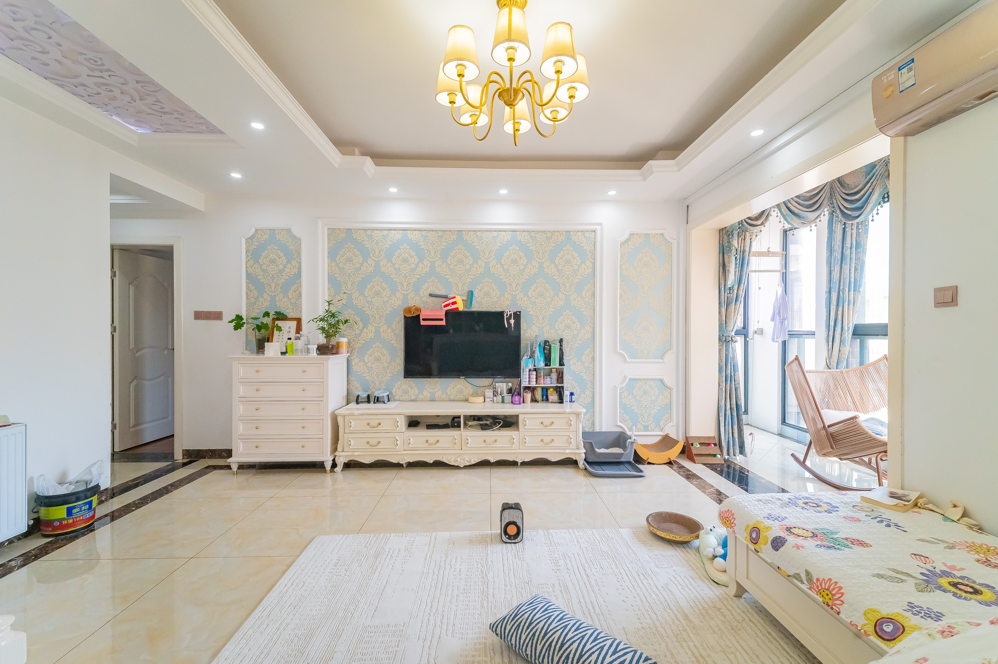 蓝山郡 4室2厅2卫 99.8万 蓝山郡 4室2厅2卫 99.8万客厅