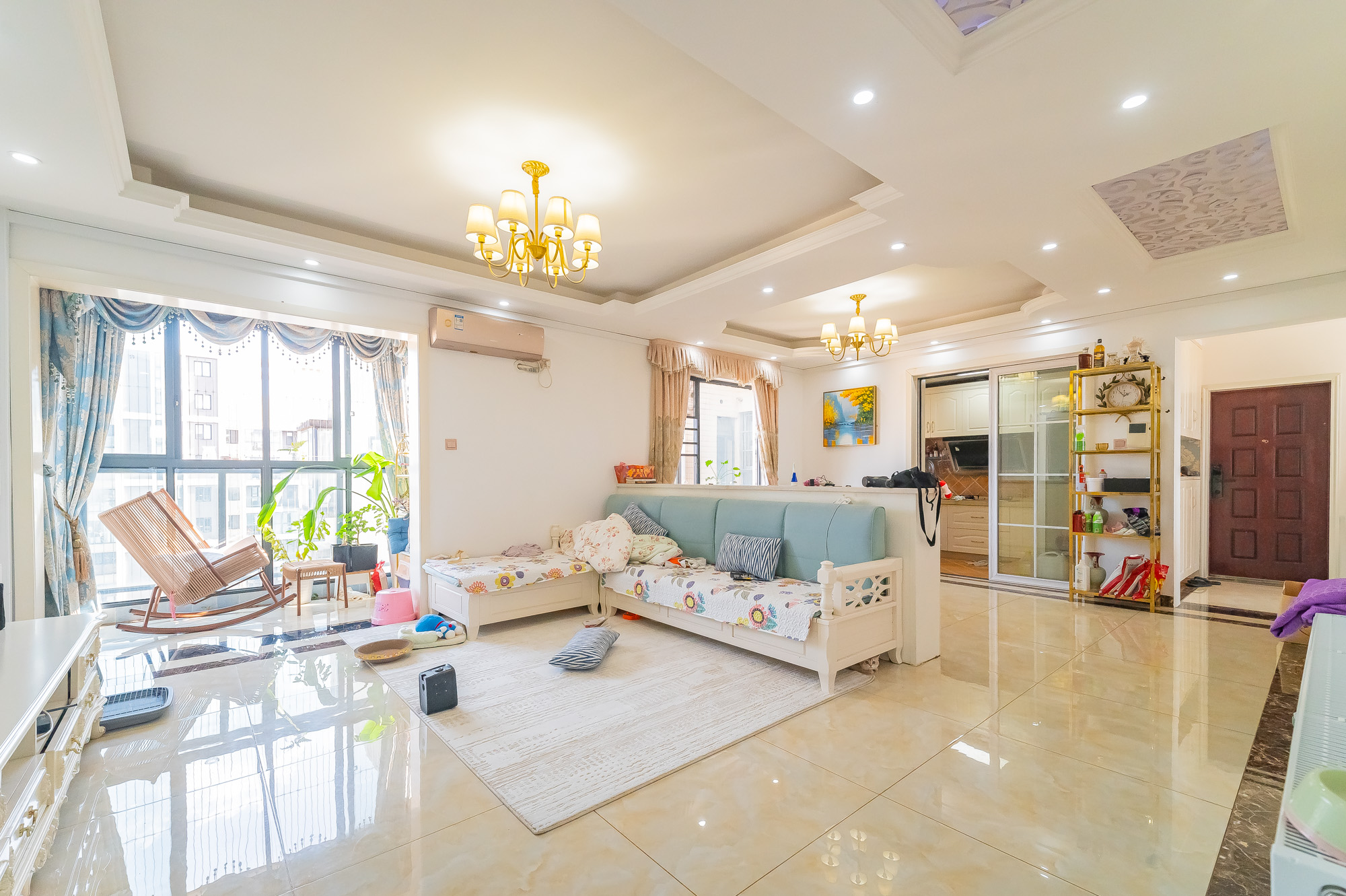 蓝山郡 4室2厅2卫 99.8万 蓝山郡 4室2厅2卫 99.8万客厅