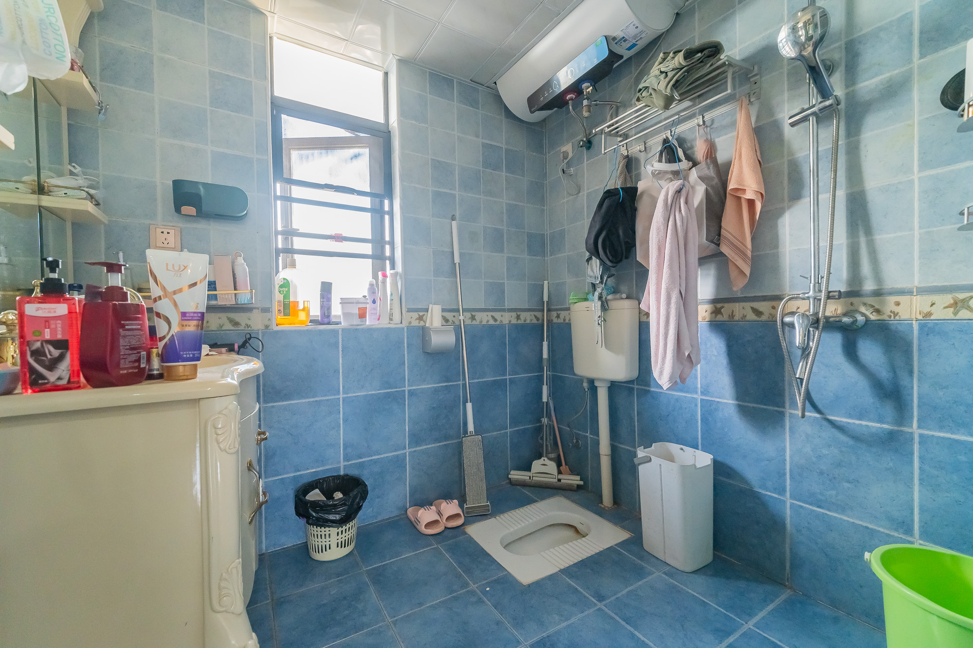 蓝山郡 4室2厅2卫 99.8万 蓝山郡 4室2厅2卫 99.8万卫生间