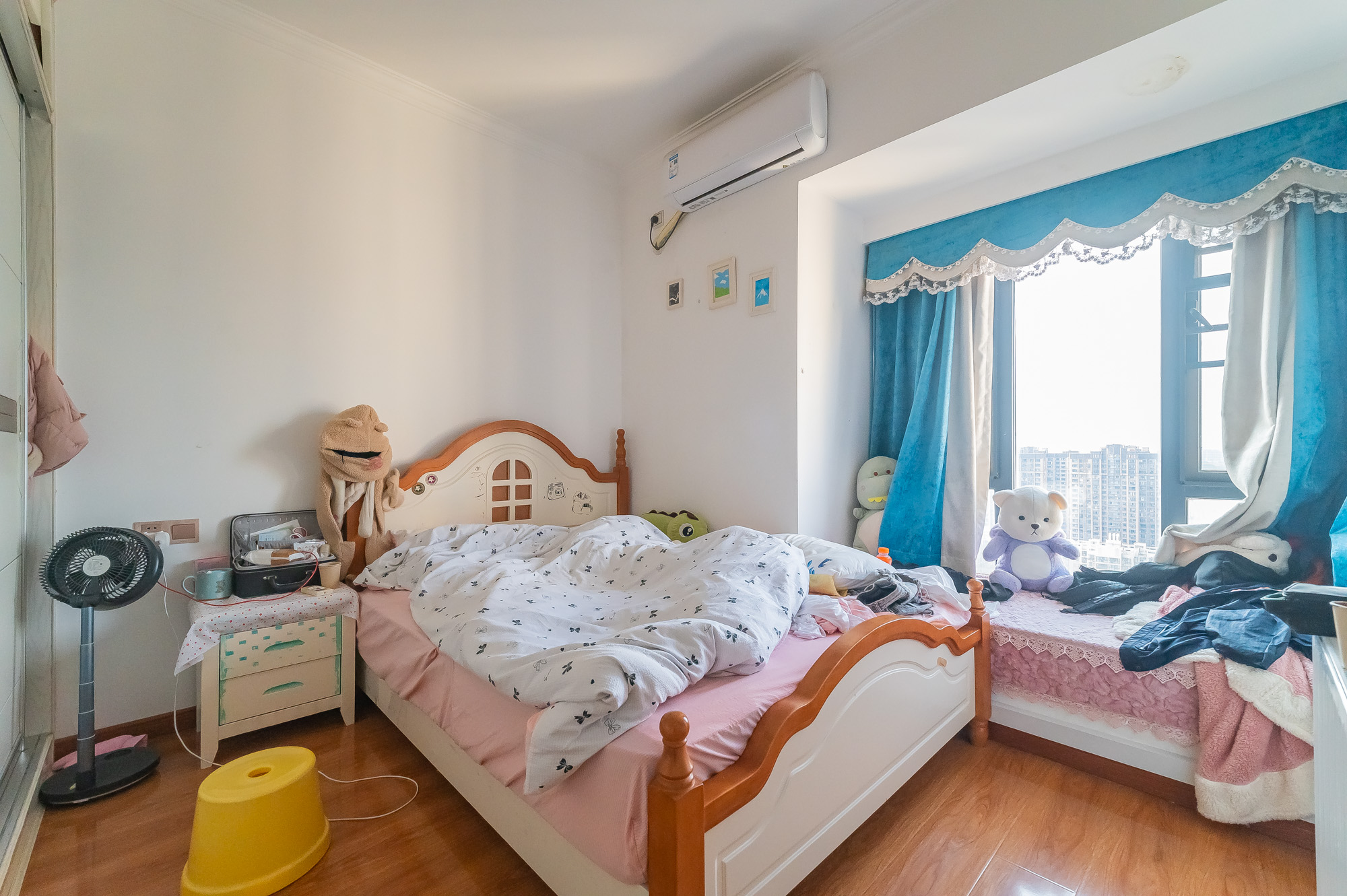 蓝山郡 4室2厅2卫 99.8万 蓝山郡 4室2厅2卫 99.8万卧室