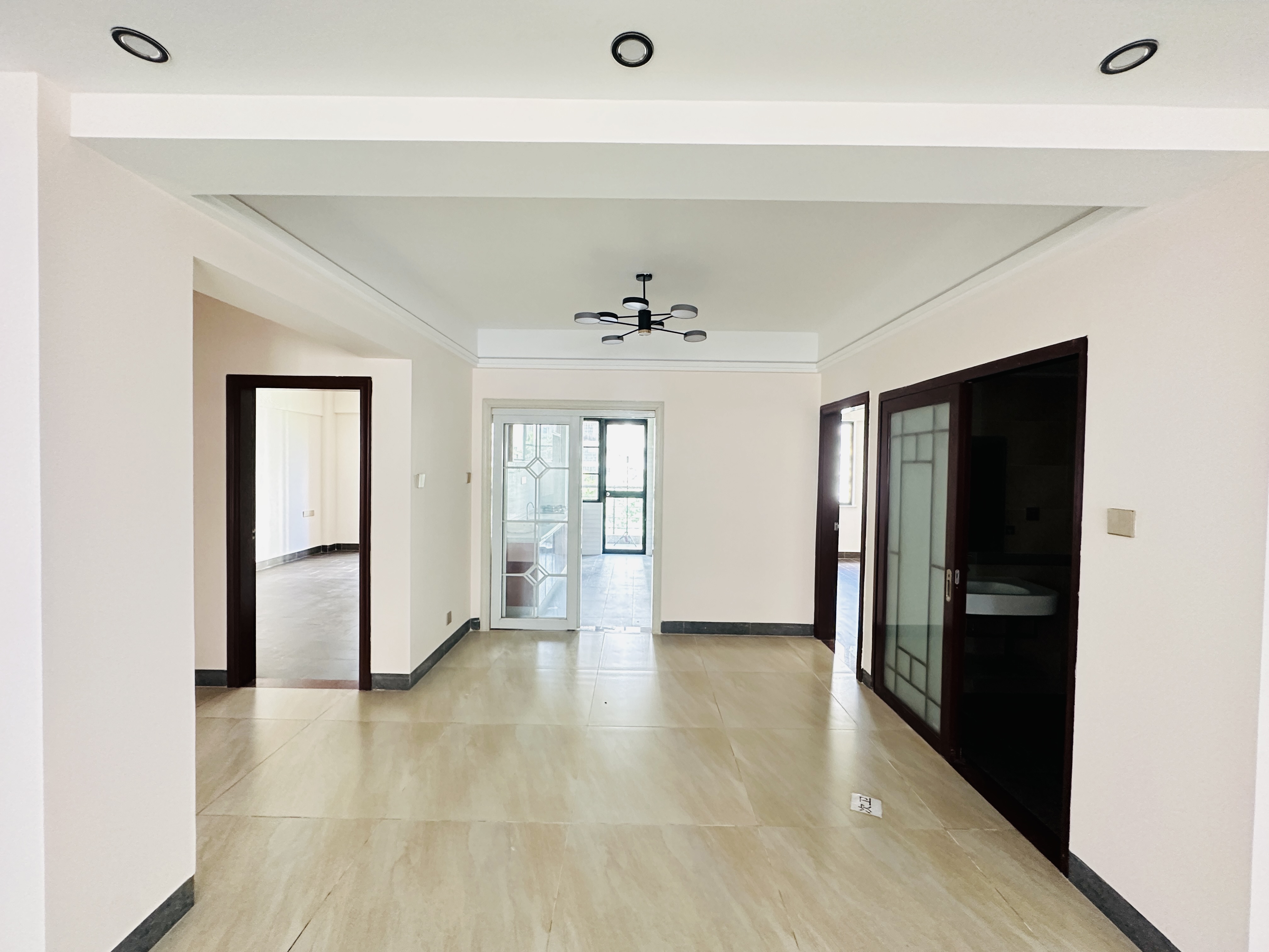 铭盛檀香洲  3室2厅2卫    159.8万 铭盛檀香洲  3室2厅2卫    159.8万客厅