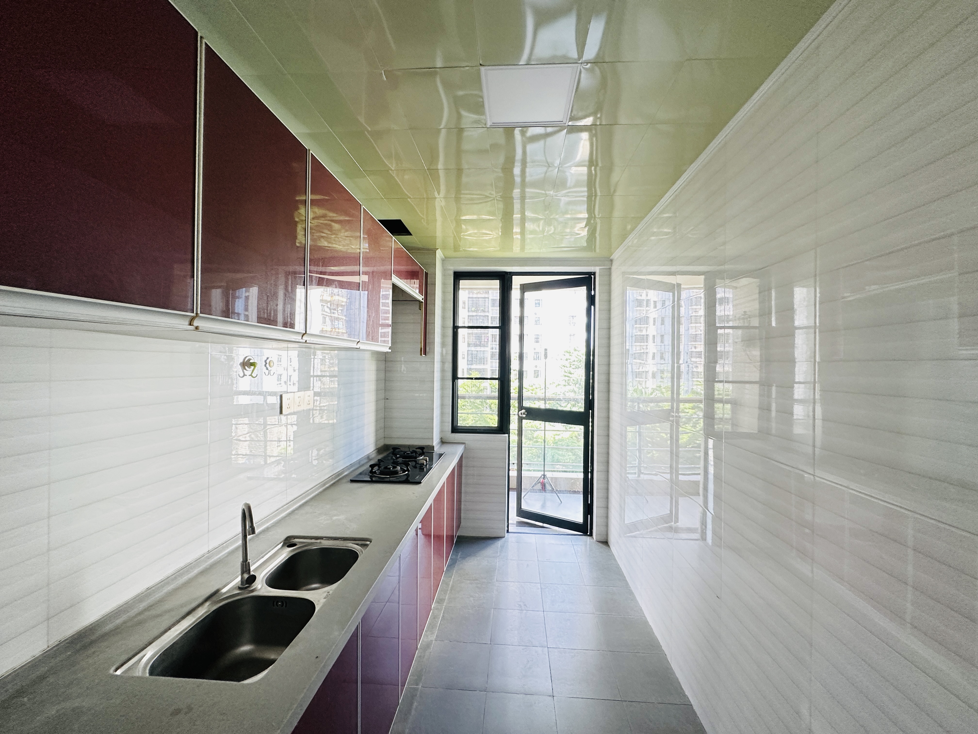 铭盛檀香洲  3室2厅2卫    159.8万 铭盛檀香洲  3室2厅2卫    159.8万厨房