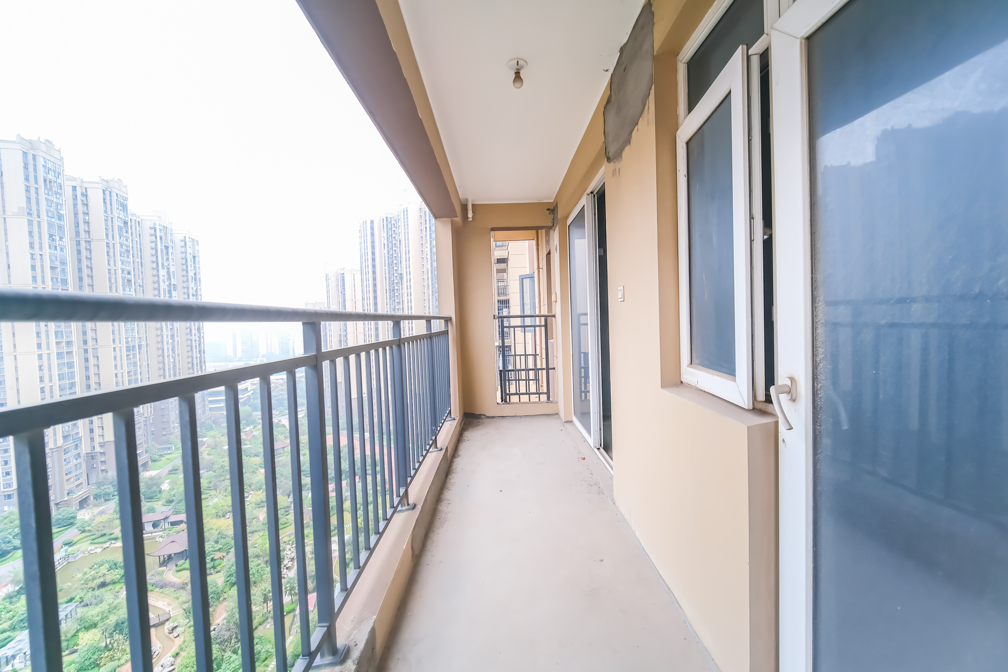 荣盛花语城  3室2厅1卫    70.0万 荣盛花语城  3室2厅1卫    70.0万阳台