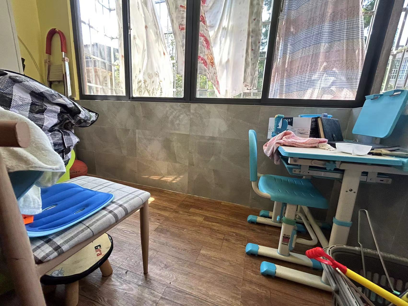 花园二村 2室2厅1卫 31.8万 花园二村 2室2厅1卫 31.8万室内图