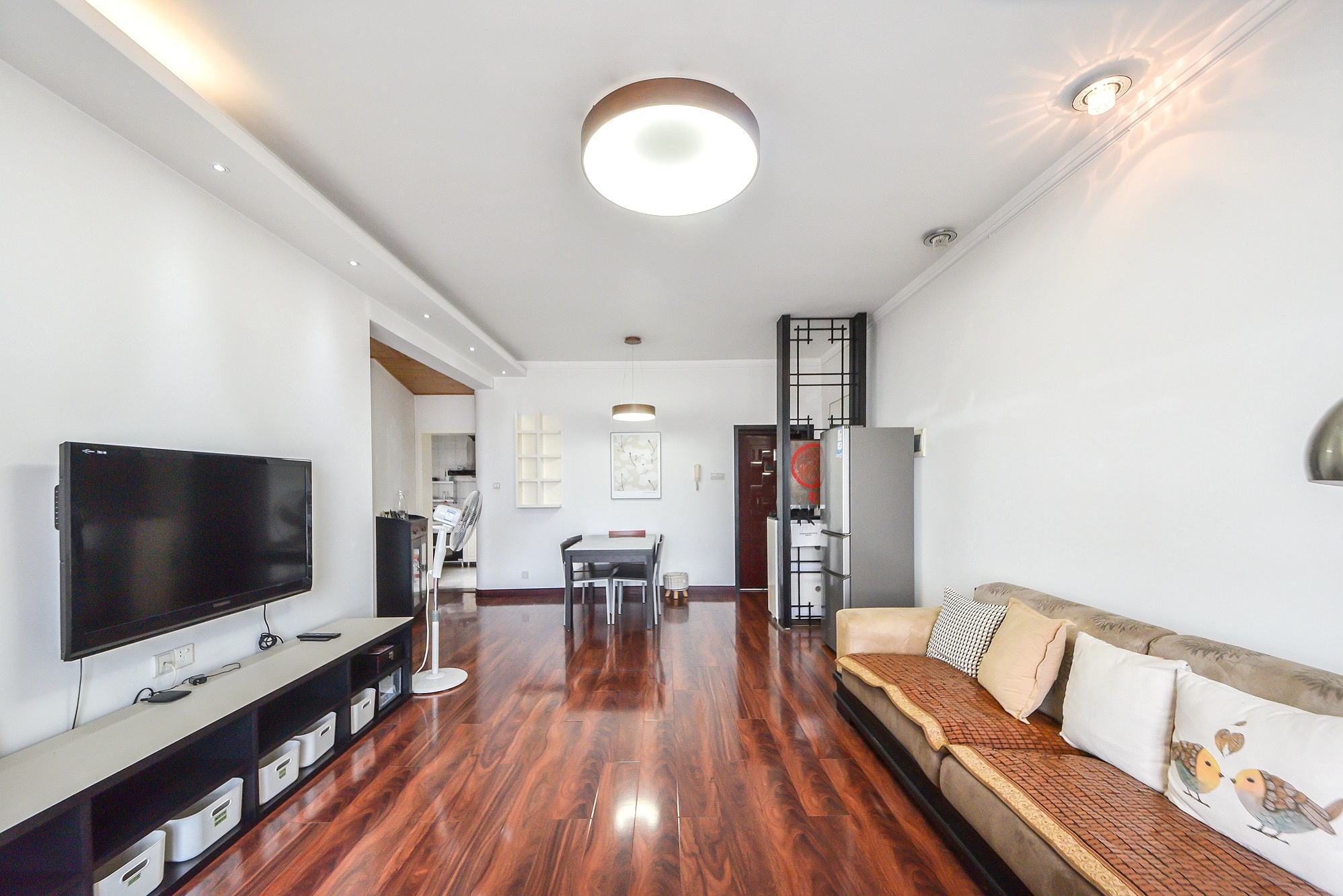 城南郡  3室2厅2卫    96.0万客厅