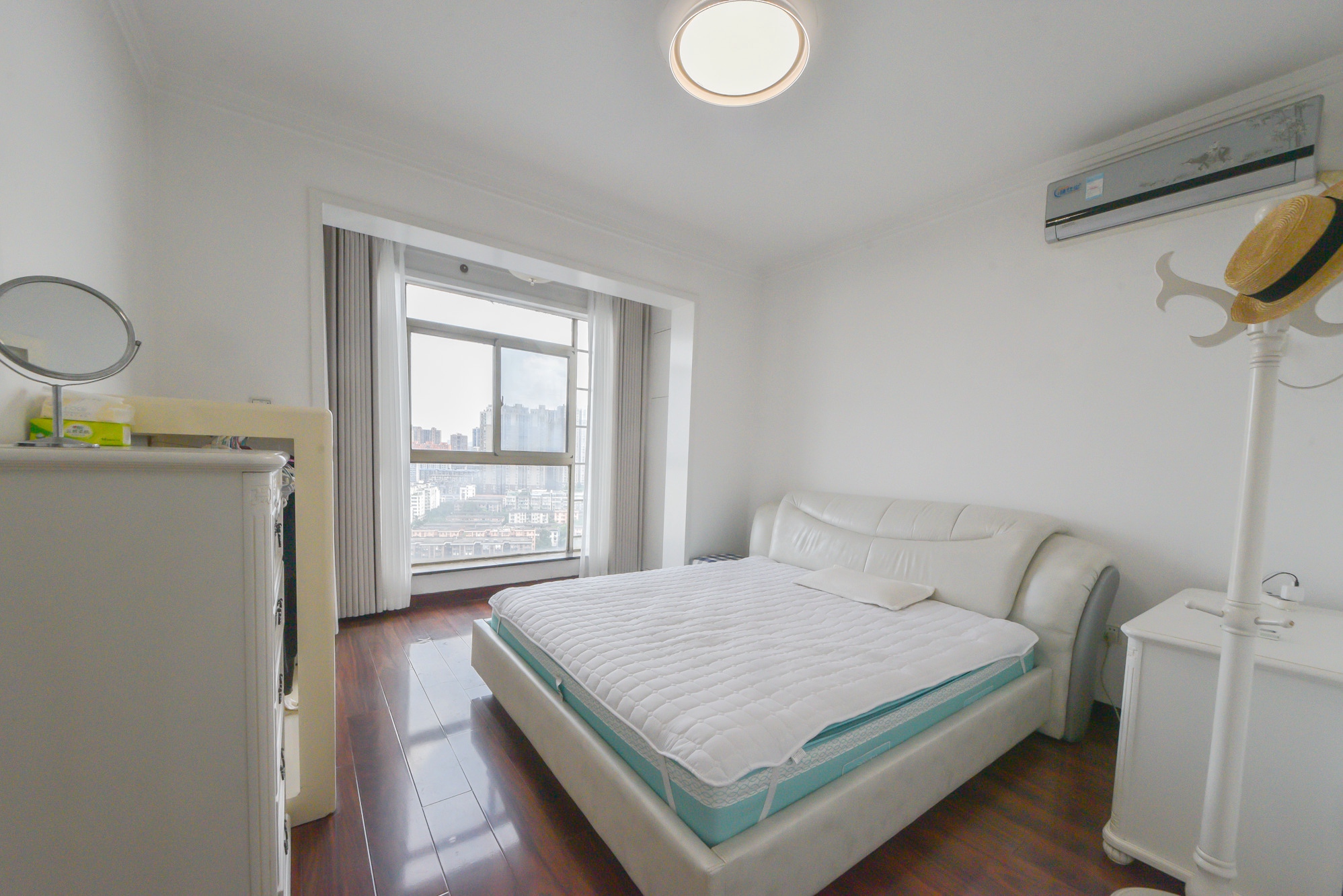 城南郡  3室2厅2卫    96.0万卧室