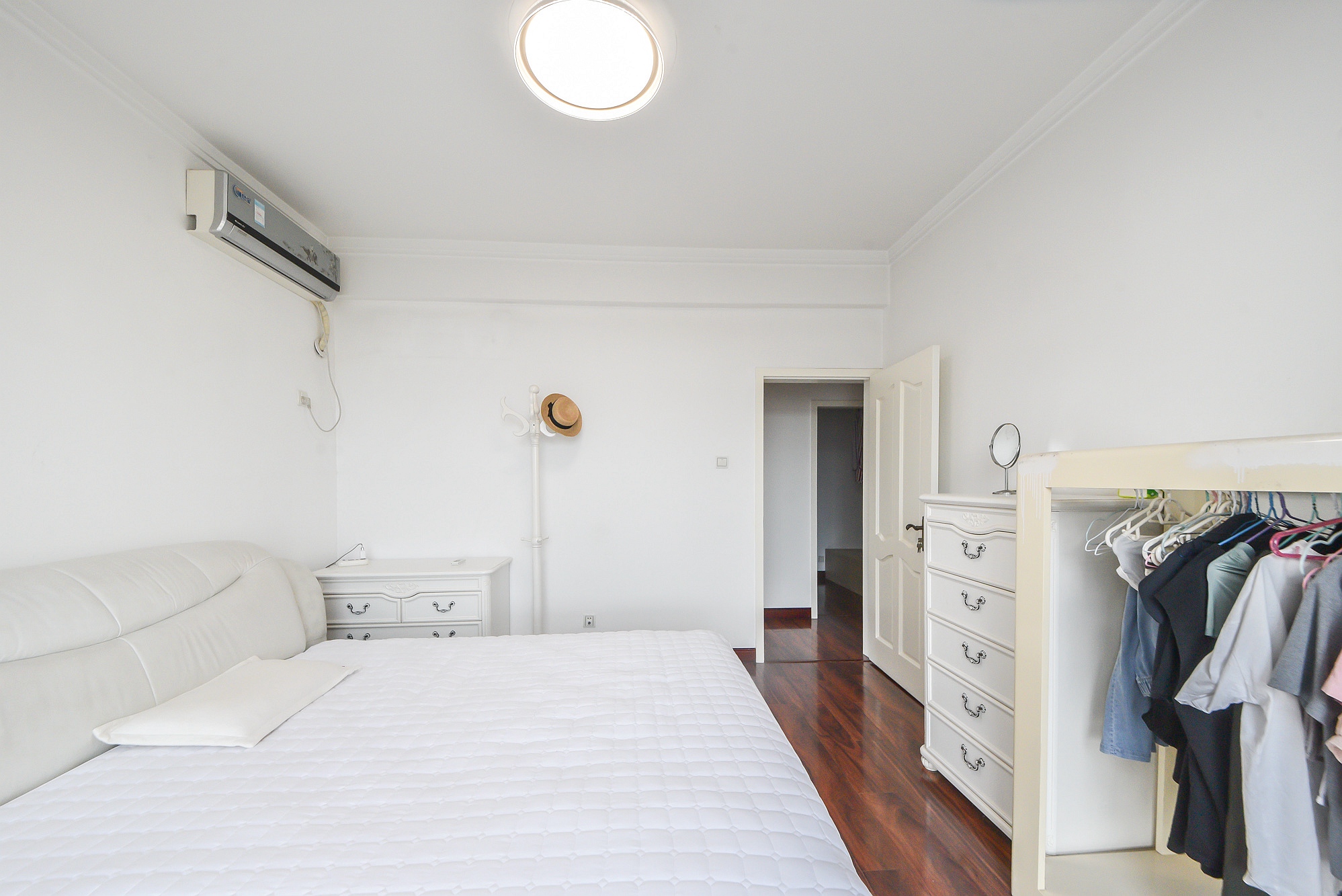 城南郡  3室2厅2卫    96.0万卧室