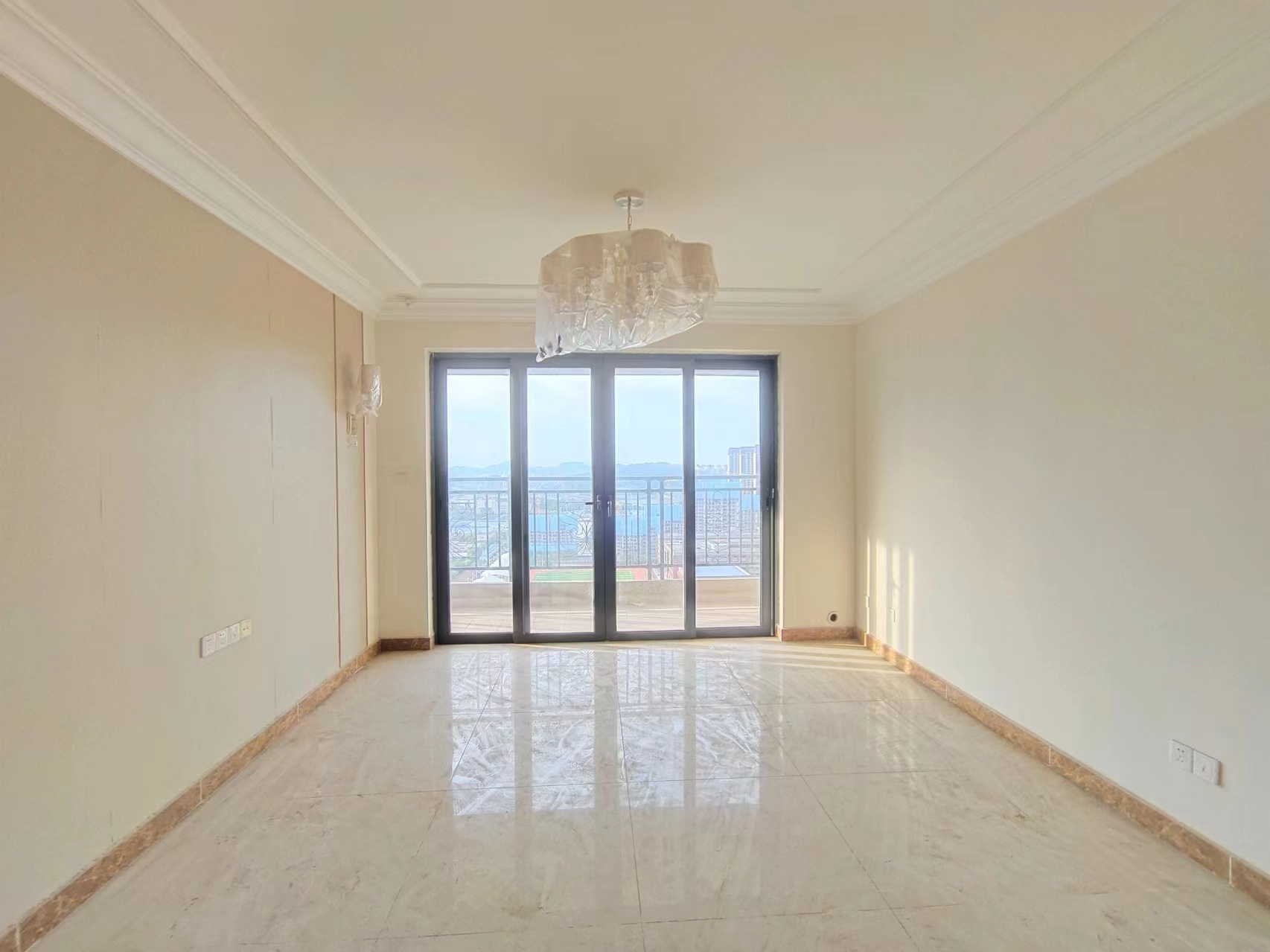 恒大华府 3室2厅2卫 80.0万 恒大华府 3室2厅2卫 80.0万室内图