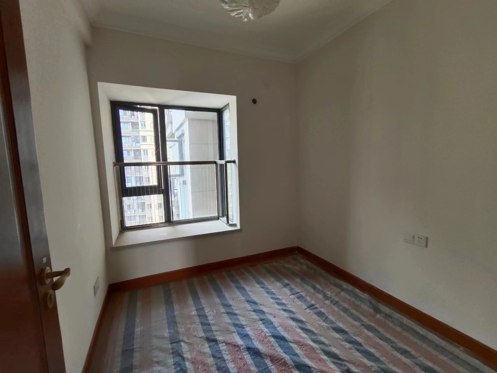 恒大华府 3室2厅2卫 80.0万 恒大华府 3室2厅2卫 80.0万室内图