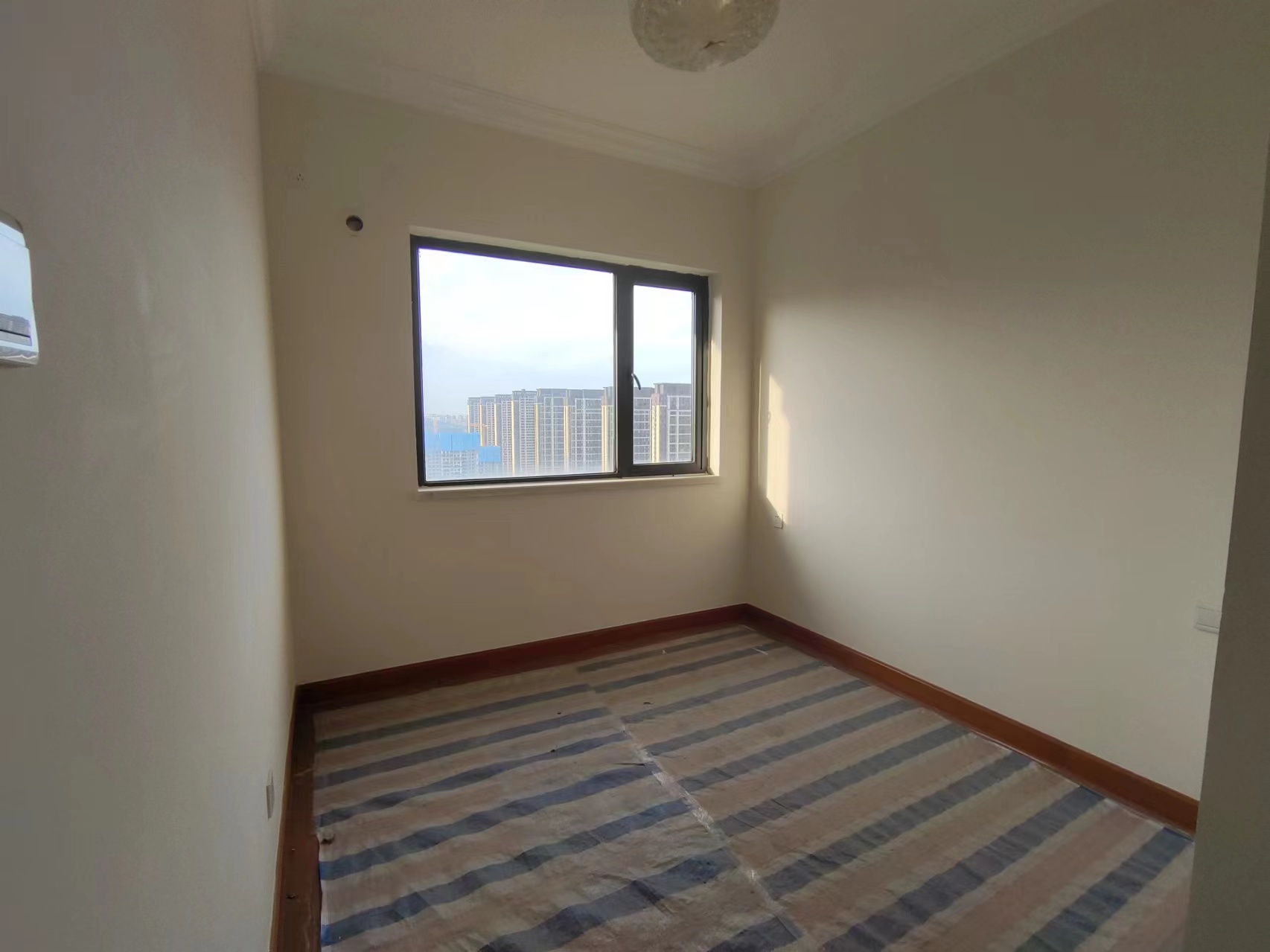 恒大华府 3室2厅2卫 80.0万 恒大华府 3室2厅2卫 80.0万室内图