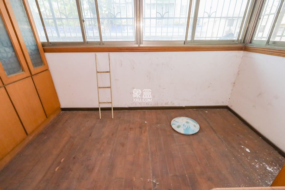 石嶺小區(qū)B區(qū)  4室2廳2衛(wèi)   90.00萬