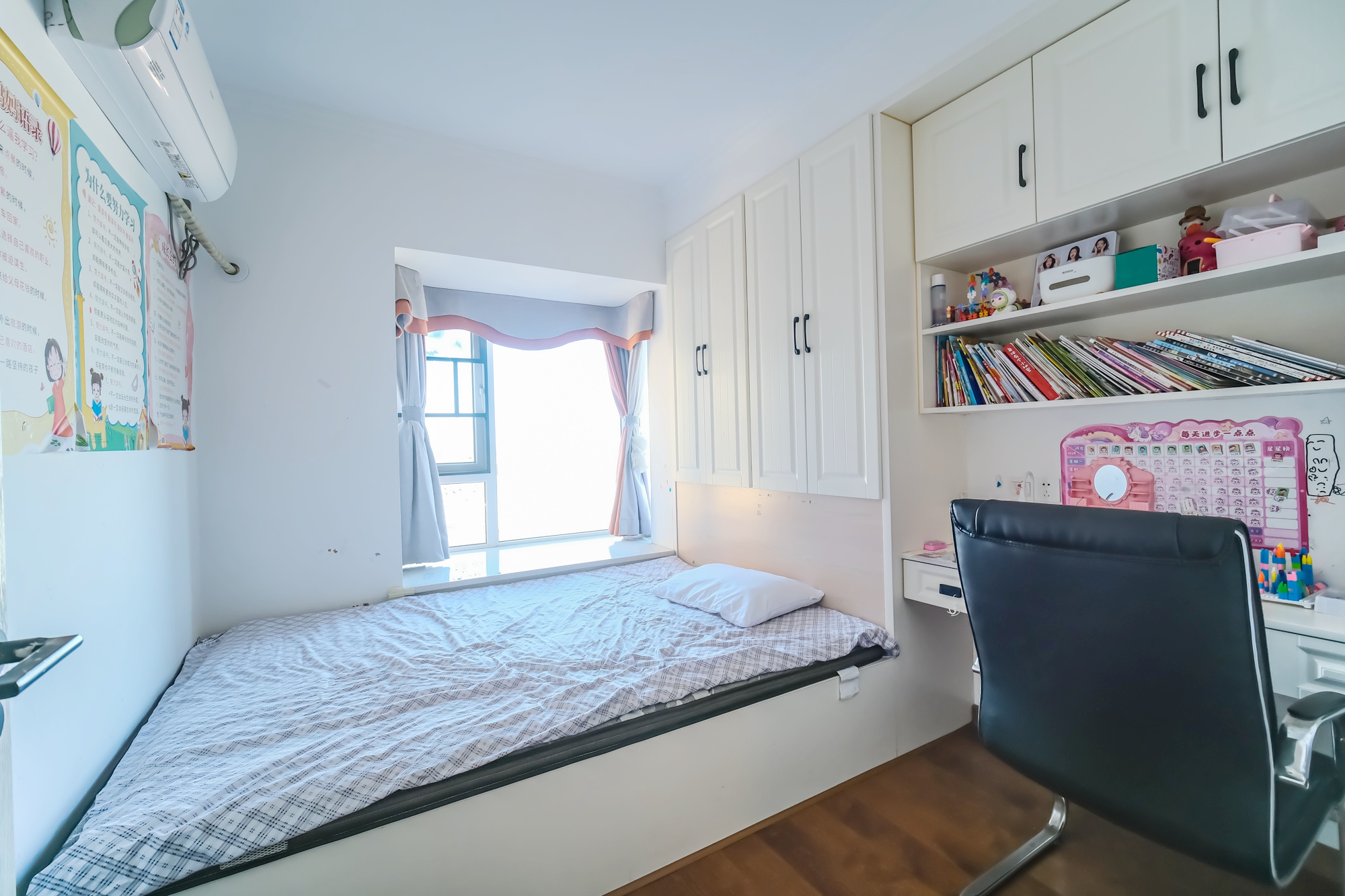 荣盛花语城 3室2厅1卫 81.8万 荣盛花语城 3室2厅1卫 81.8万卧室