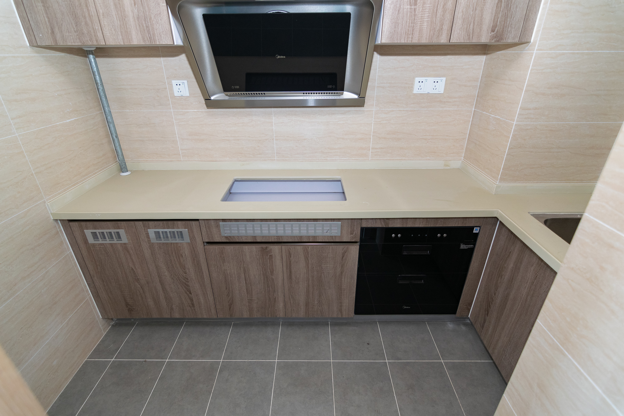 美的翰城  3室2厅2卫    79.0万 美的翰城  3室2厅2卫    79.0万厨房