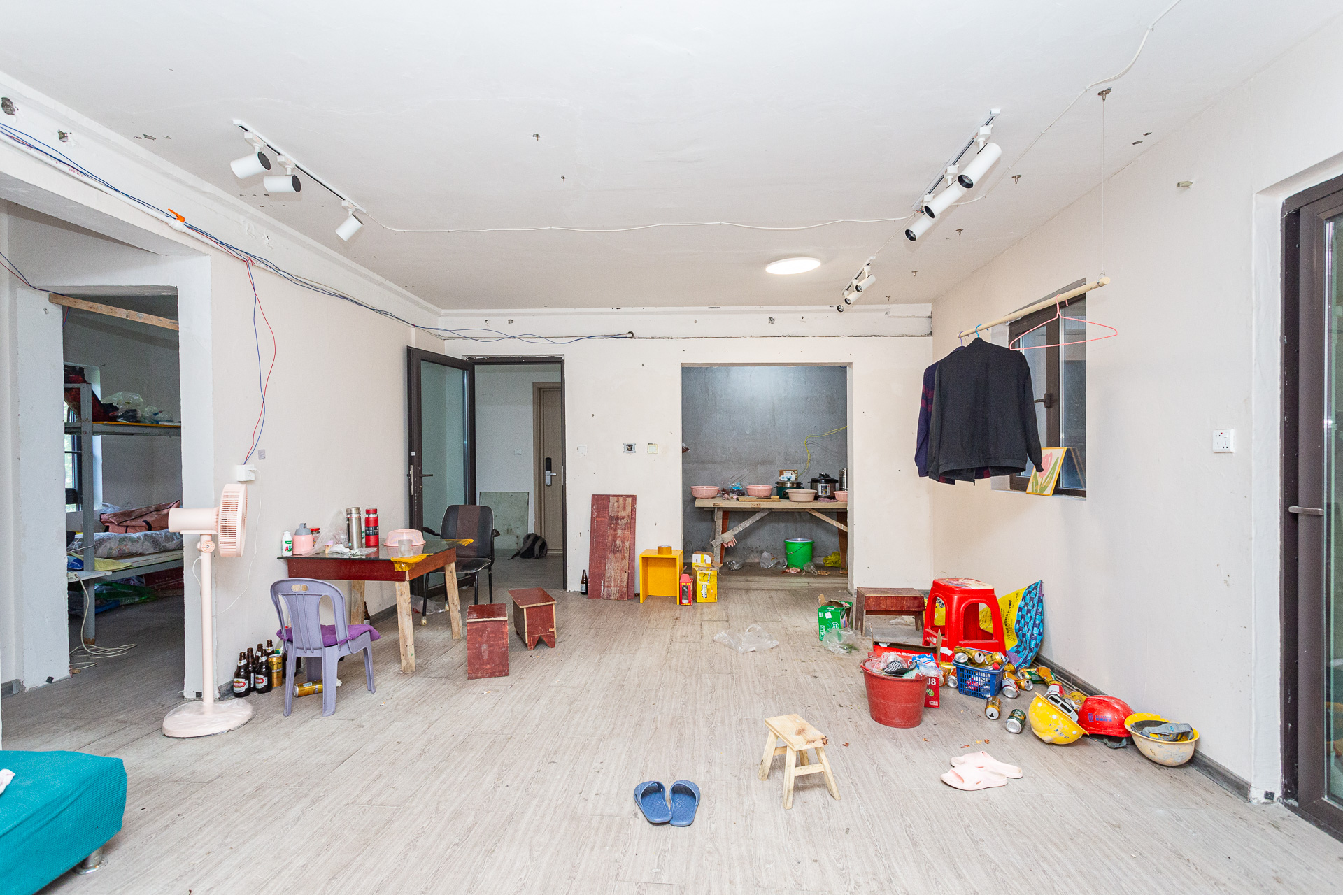 时代倾城五期  4室2厅2卫    87.0万 时代倾城五期  4室2厅2卫    87.0万客厅