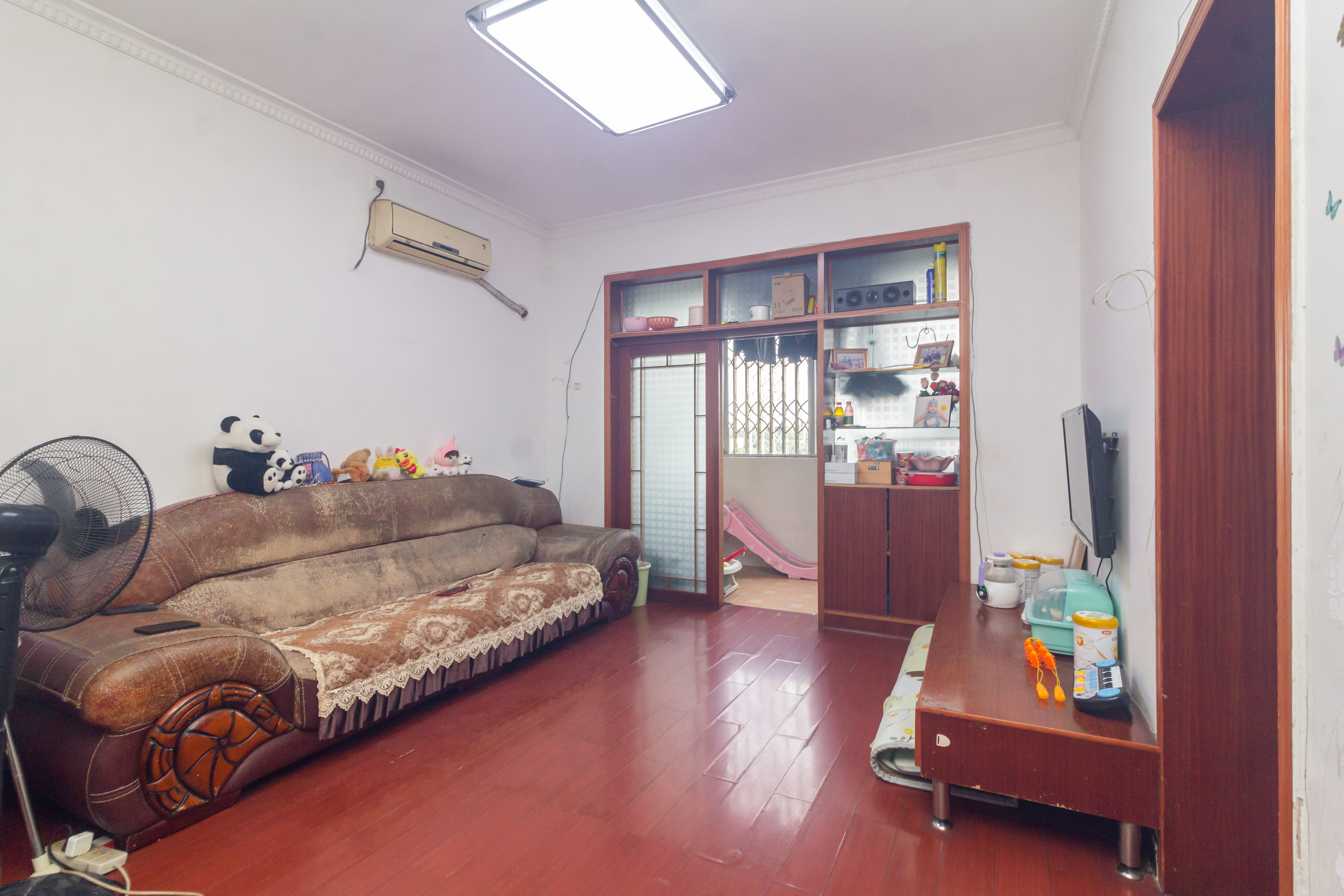 三六一四厂宿舍 2室2厅1卫 30.0万 三六一四厂宿舍 2室2厅1卫 30.0万客厅