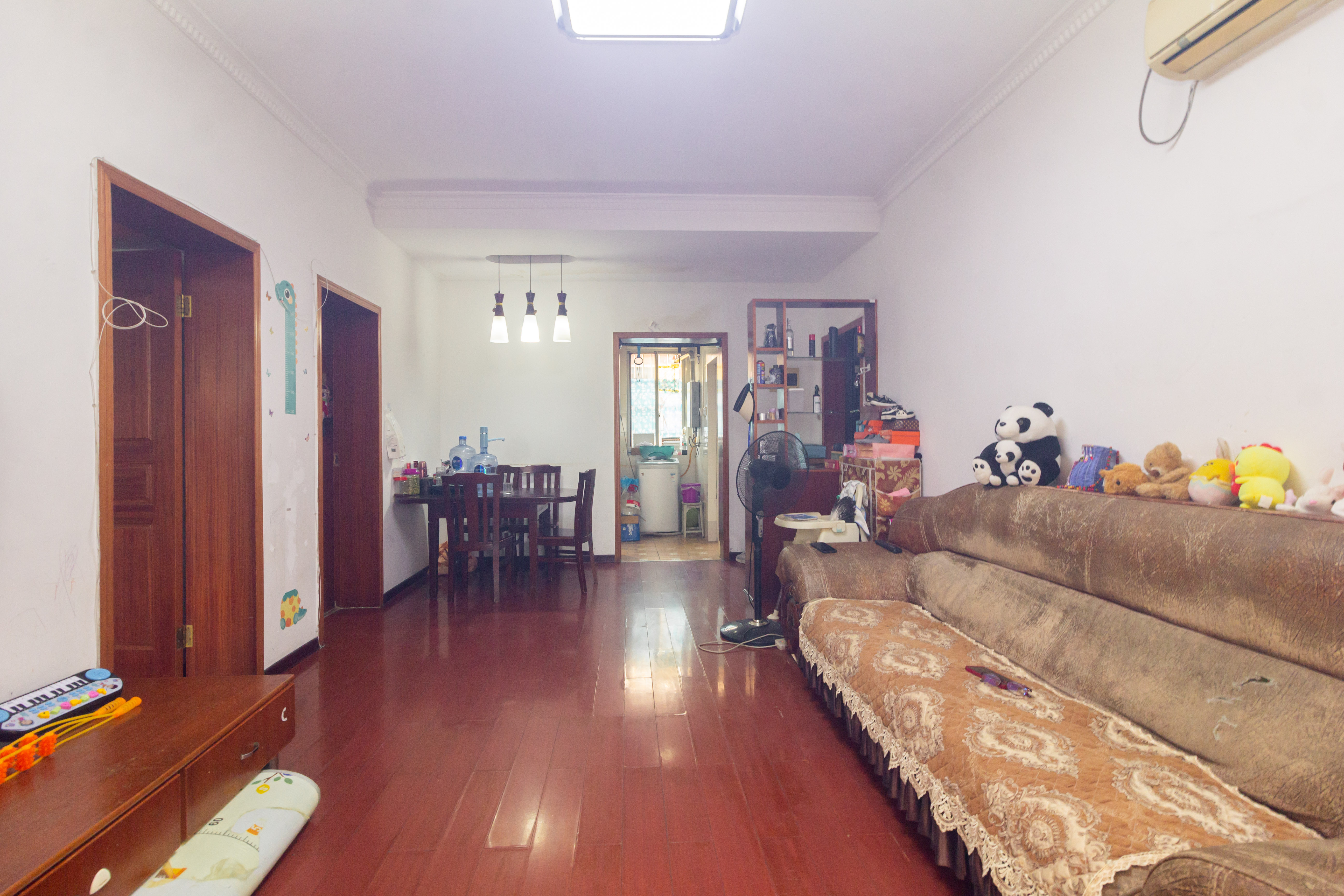 三六一四厂宿舍 2室2厅1卫 30.0万 三六一四厂宿舍 2室2厅1卫 30.0万客厅