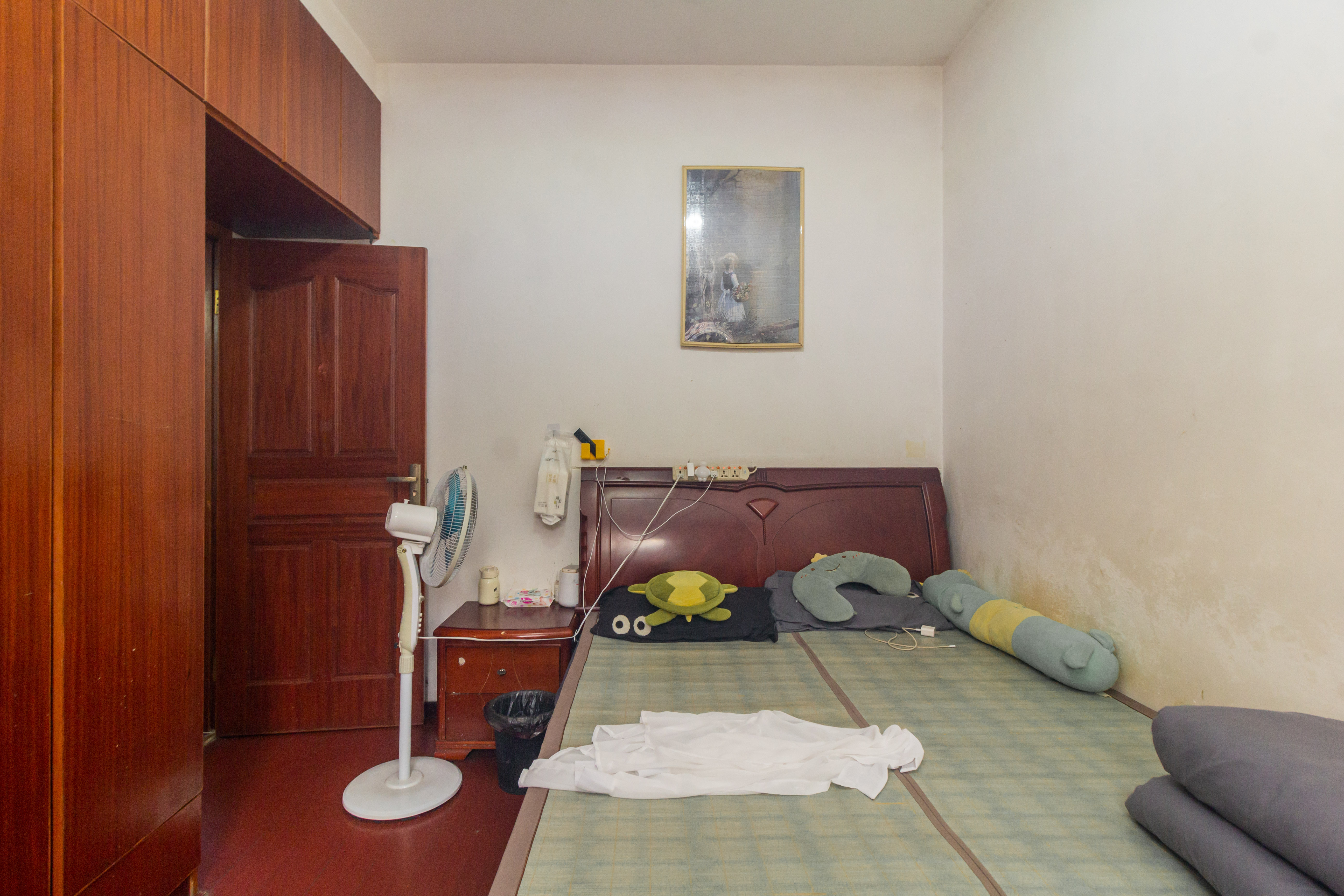 三六一四厂宿舍 2室2厅1卫 30.0万 三六一四厂宿舍 2室2厅1卫 30.0万卧室