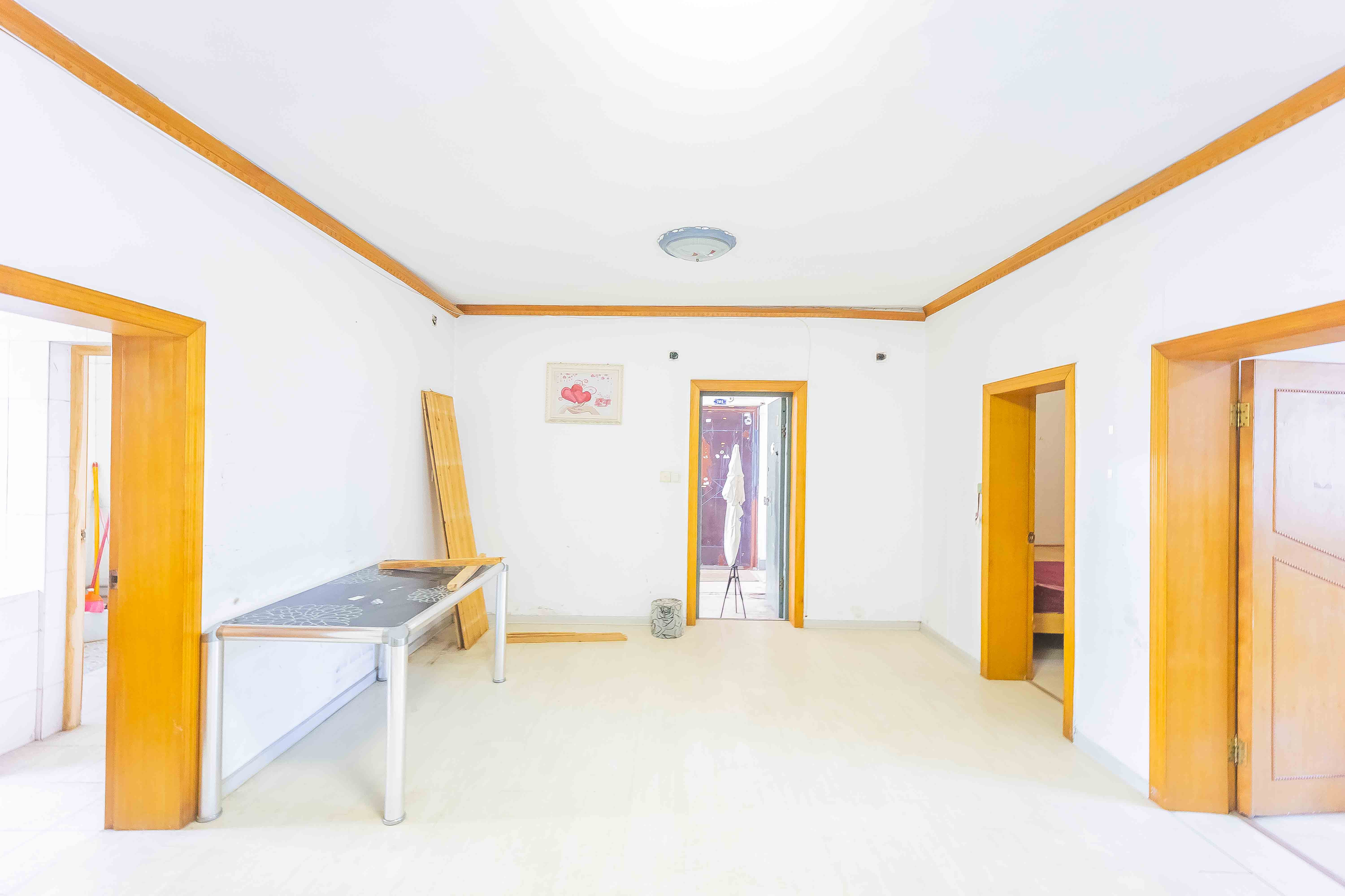 长坡社区  3室2厅1卫   55.90万客厅