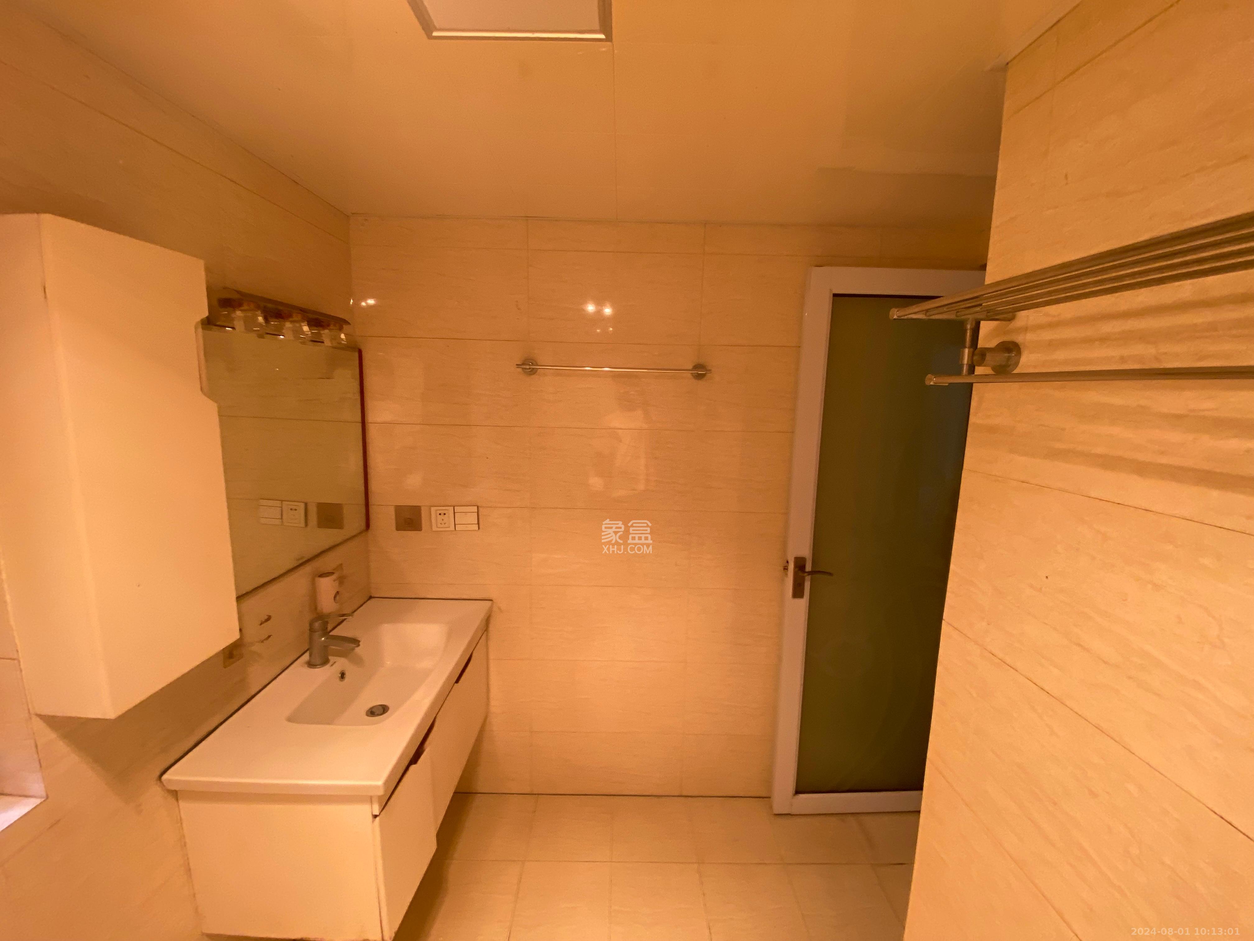 紫云阁  3室2厅2卫    2000.0元/月室内图