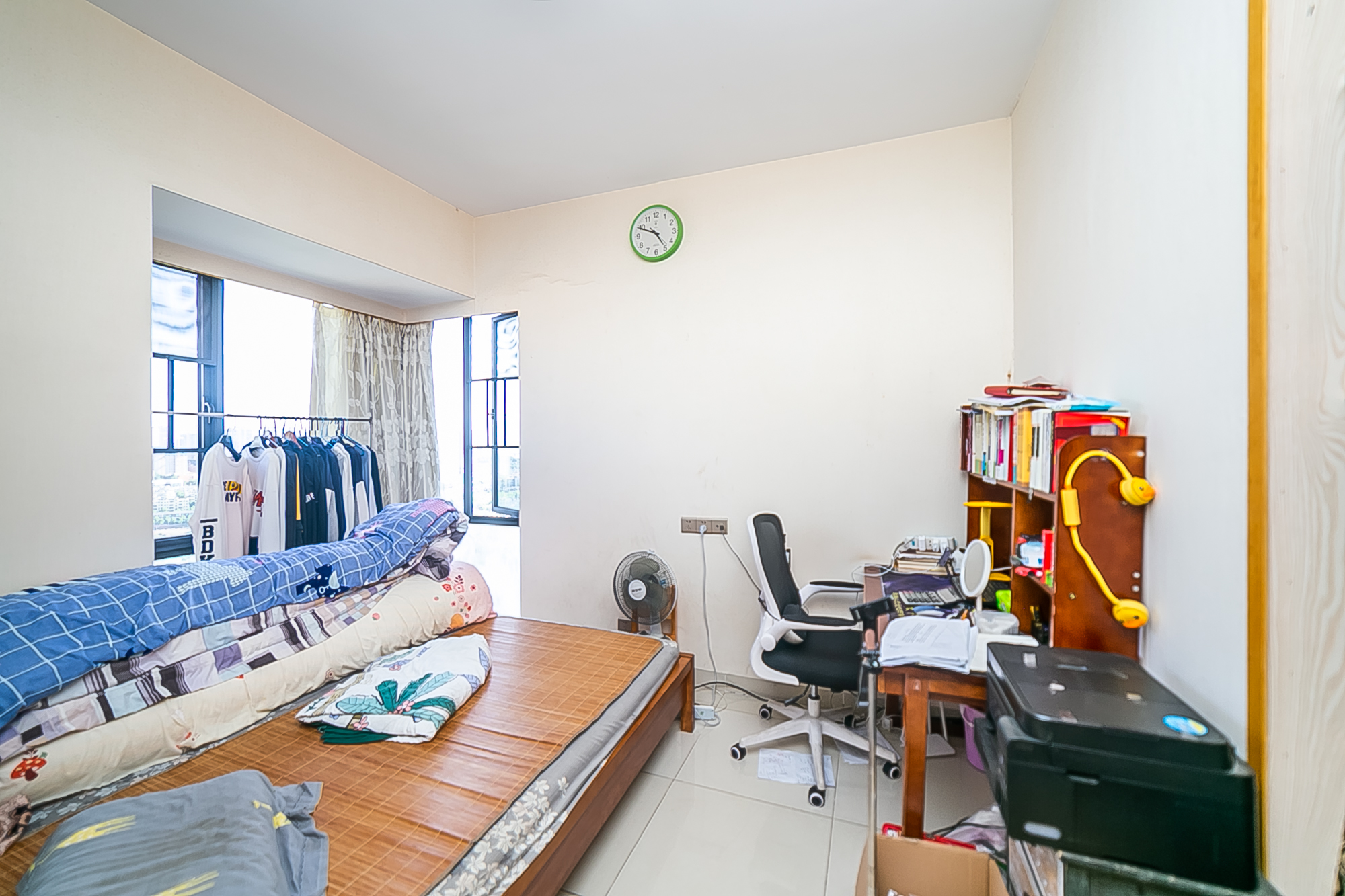 兴威帕克水岸  4室2厅2卫   130.00万卧室