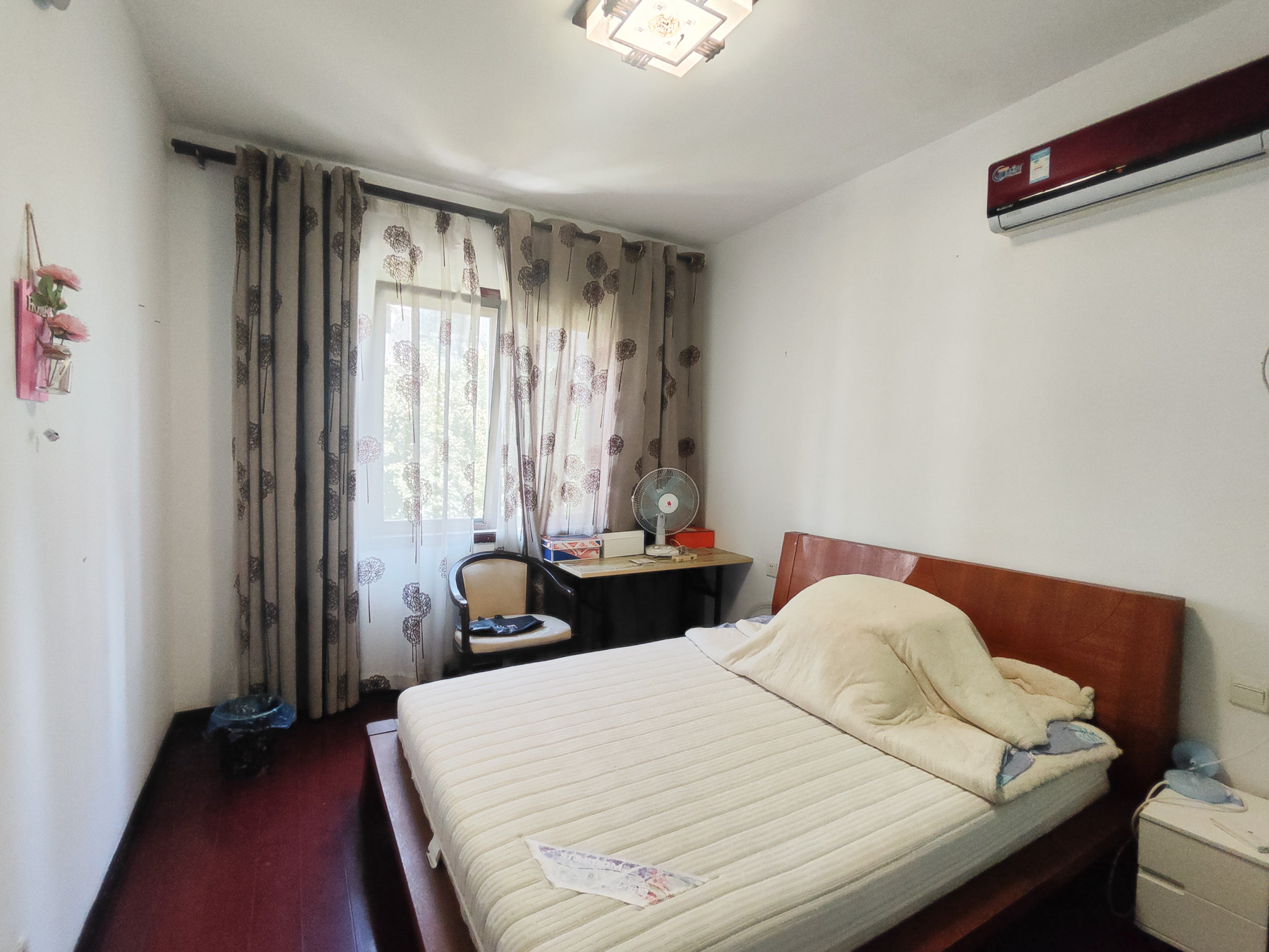 南苑小区  3室1厅2卫   113.00万卧室