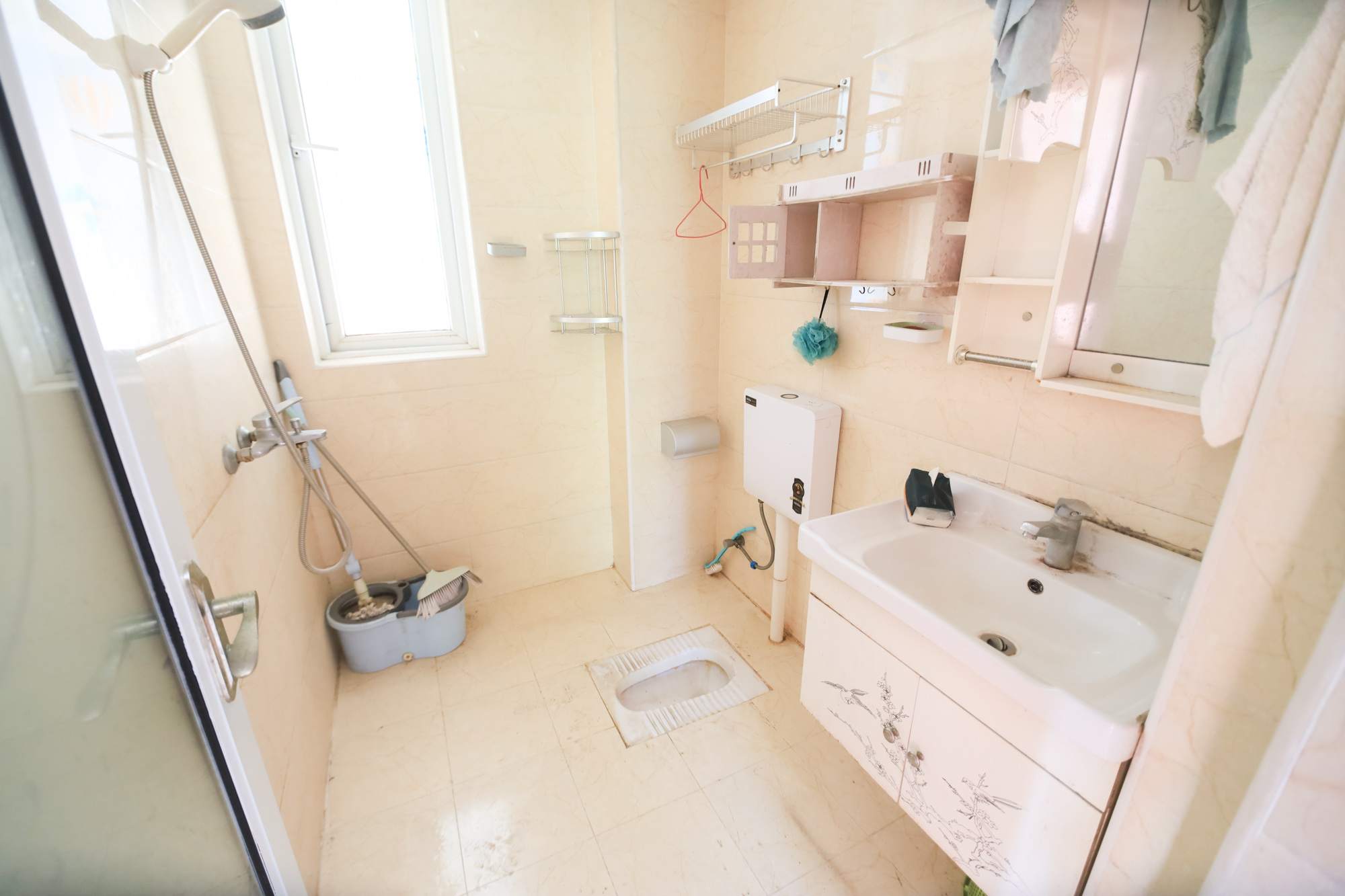 蓝光幸福满庭 2室2厅1卫 61.0万 蓝光幸福满庭 2室2厅1卫 61.0万卫生间