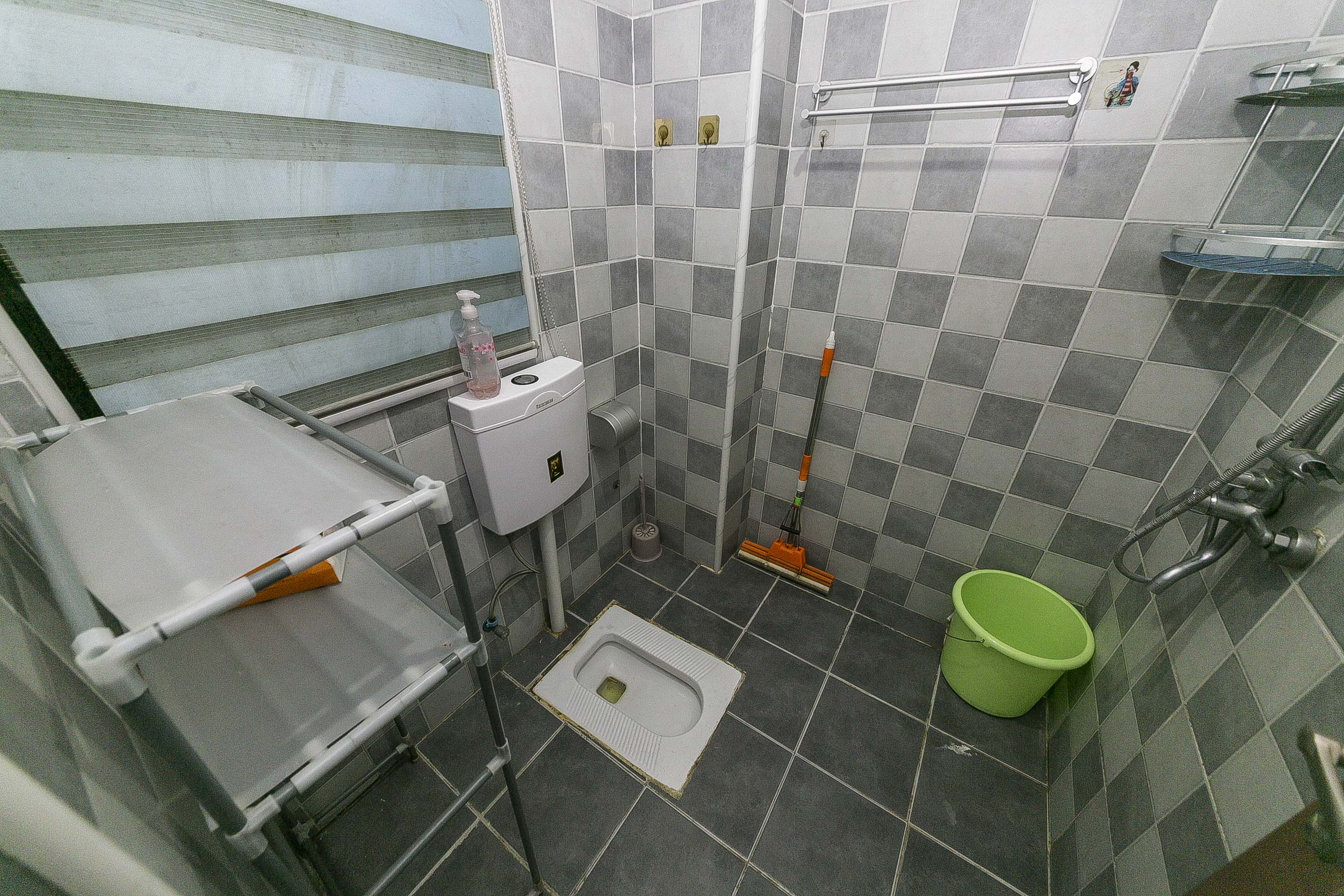 中建信和城  1室2厅1卫   93.00万卫生间