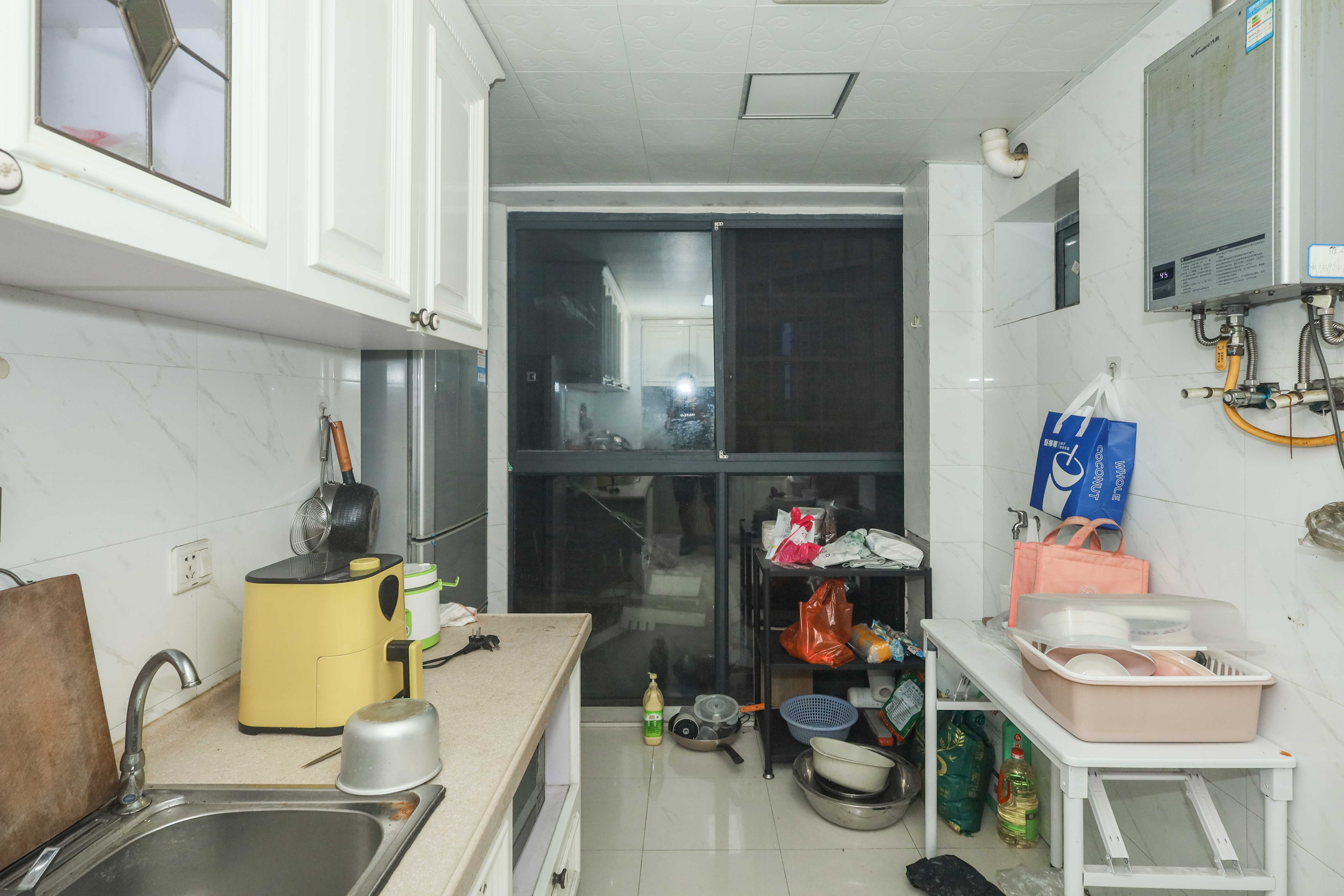 保利麓谷林语A区  3室2厅2卫    80.0万 保利麓谷林语A区  3室2厅2卫    80.0万厨房