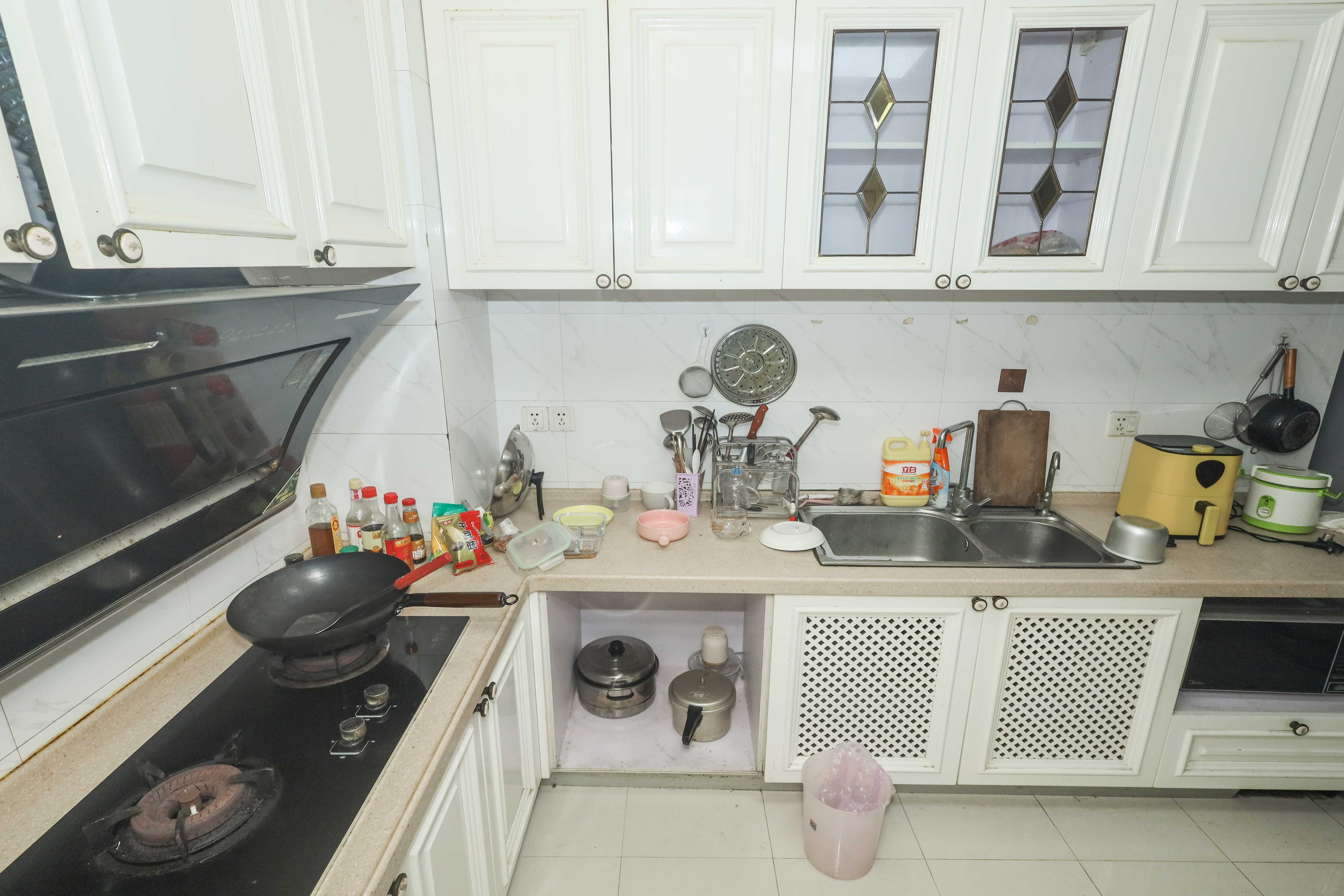 保利麓谷林语A区  3室2厅2卫    80.0万 保利麓谷林语A区  3室2厅2卫    80.0万厨房