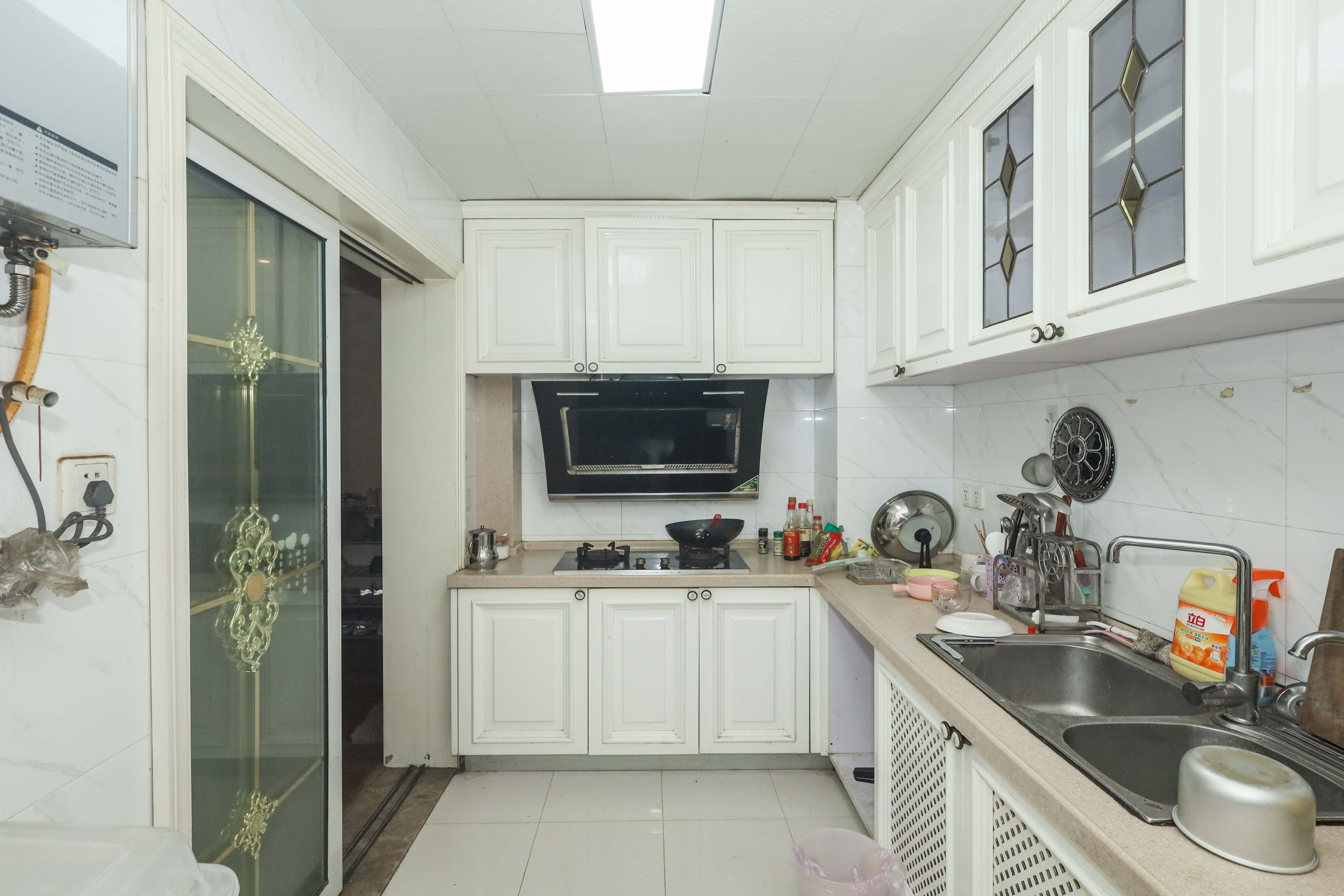 保利麓谷林语A区  3室2厅2卫    80.0万 保利麓谷林语A区  3室2厅2卫    80.0万厨房