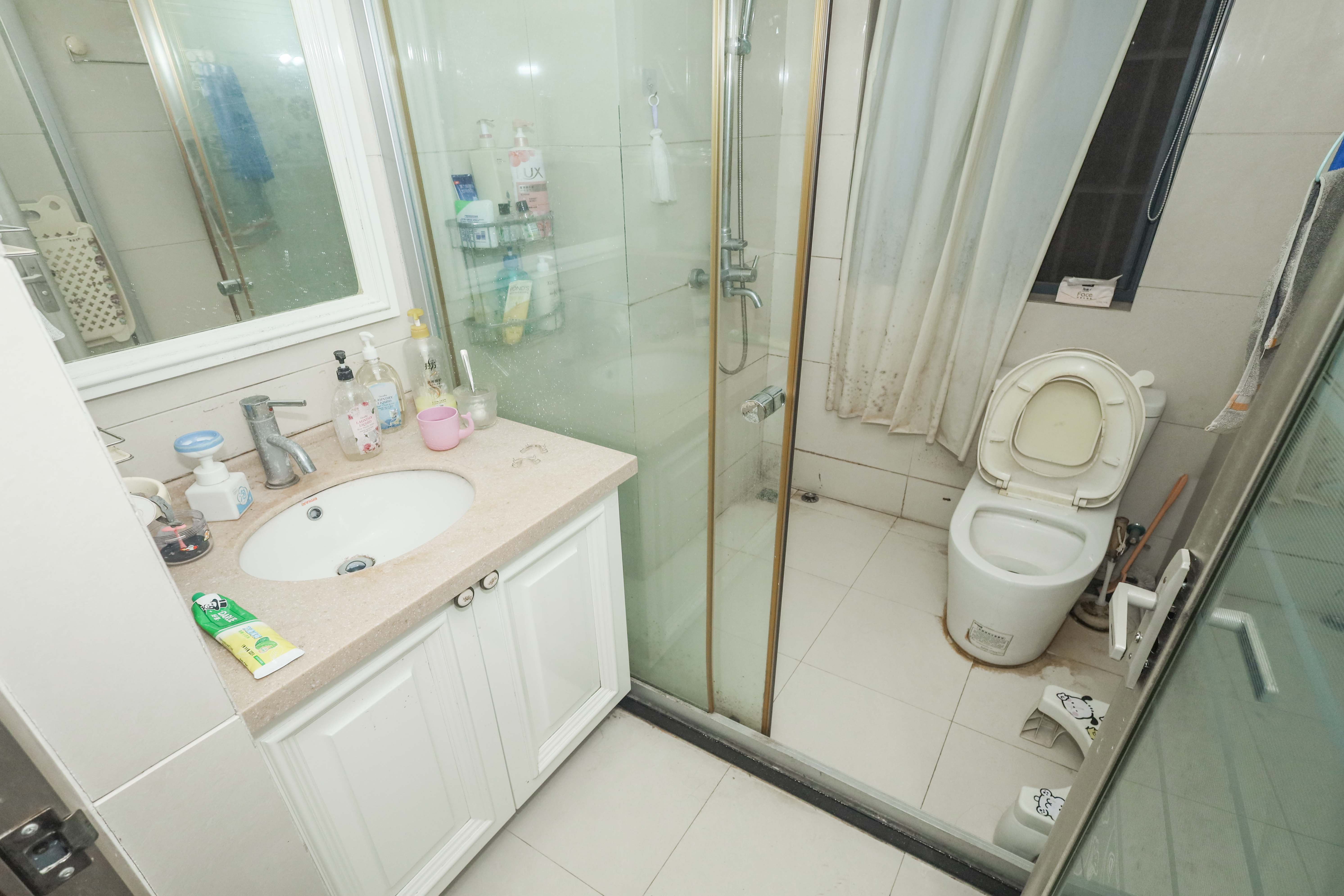 保利麓谷林语A区  3室2厅2卫    80.0万 保利麓谷林语A区  3室2厅2卫    80.0万卫生间