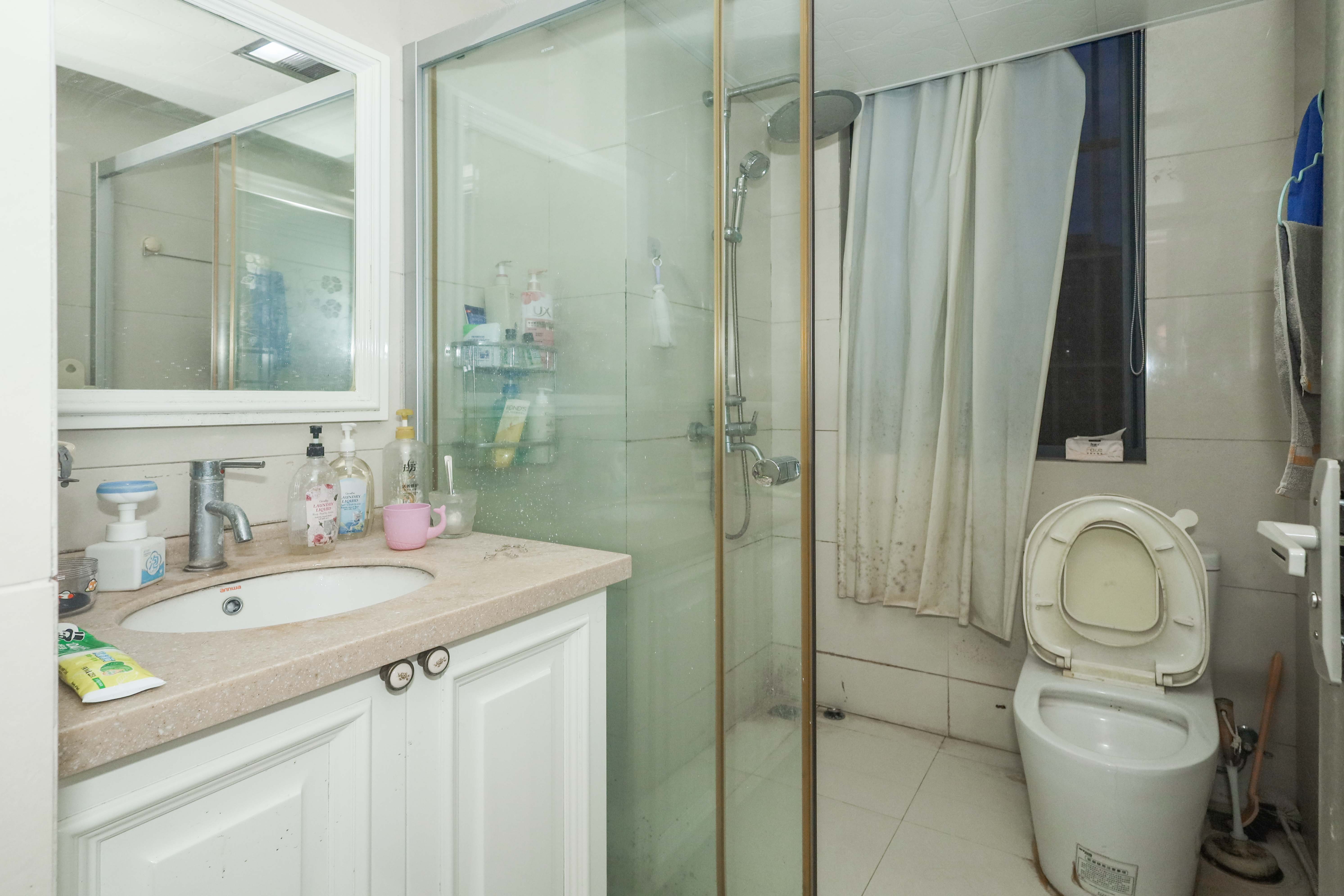 保利麓谷林语A区  3室2厅2卫    80.0万 保利麓谷林语A区  3室2厅2卫    80.0万卫生间