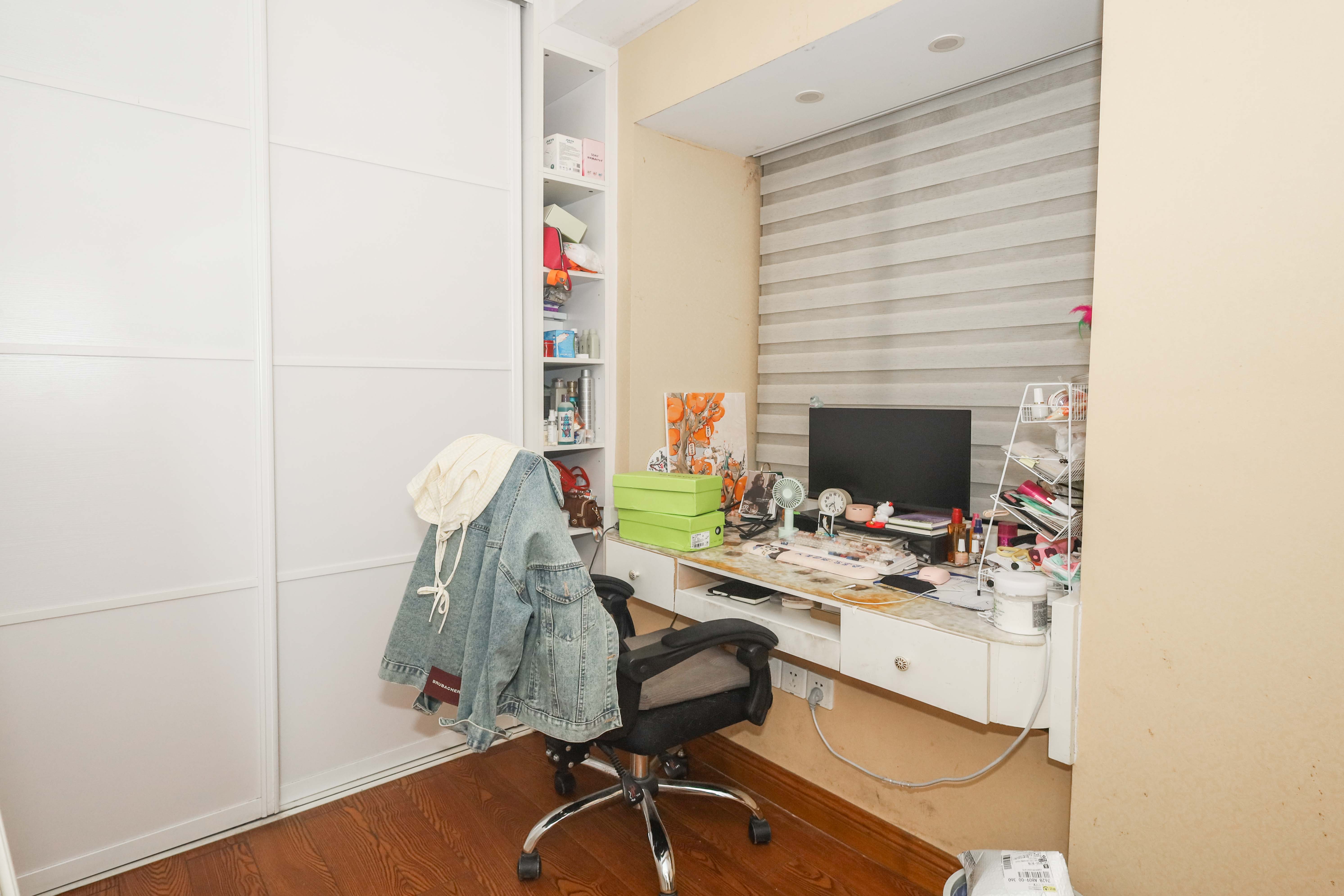 保利麓谷林语A区  3室2厅2卫    80.0万 保利麓谷林语A区  3室2厅2卫    80.0万卧室