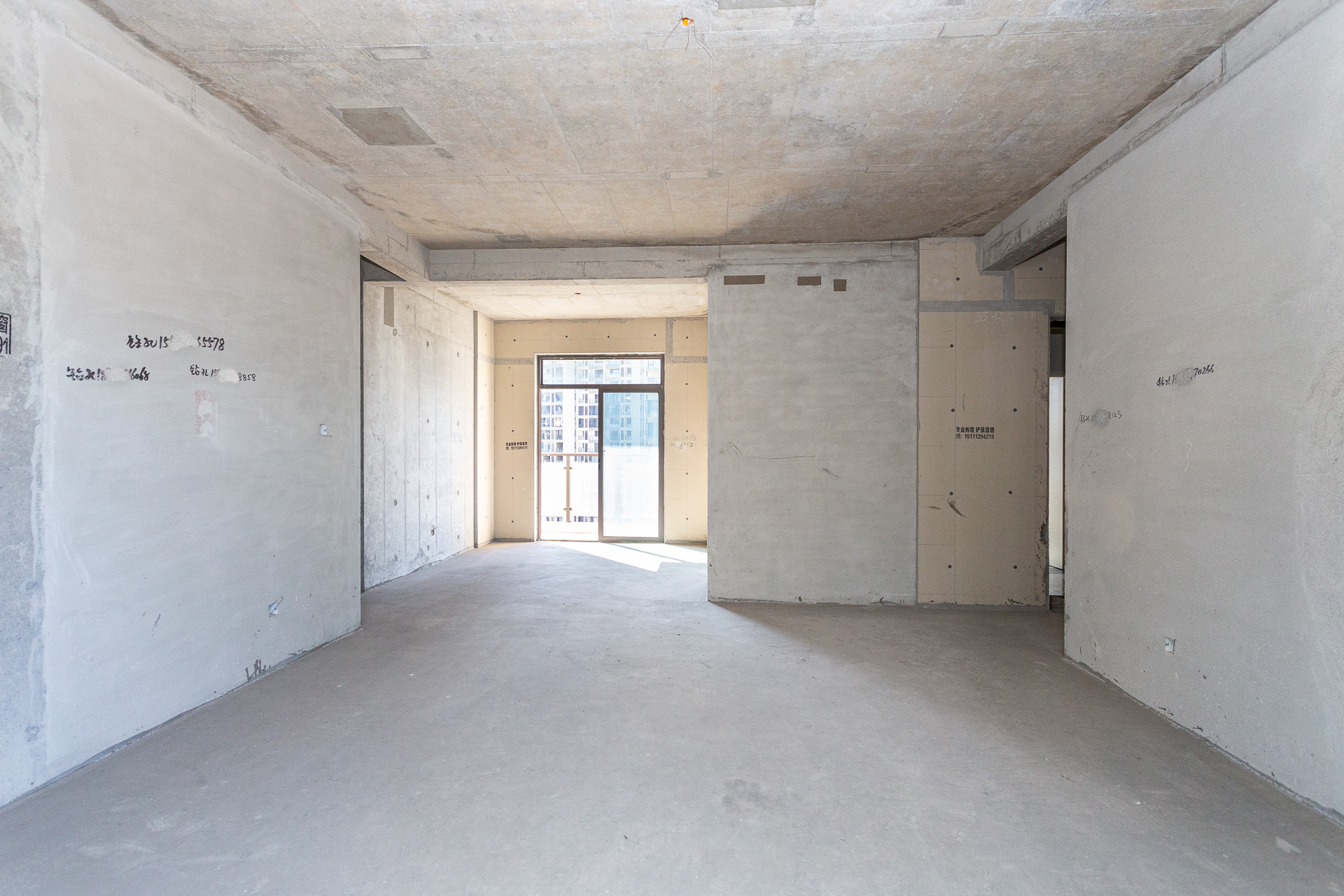 润和湘江天地AB区  4室2厅2卫    198.0万 润和湘江天地AB区  4室2厅2卫    198.0万客厅