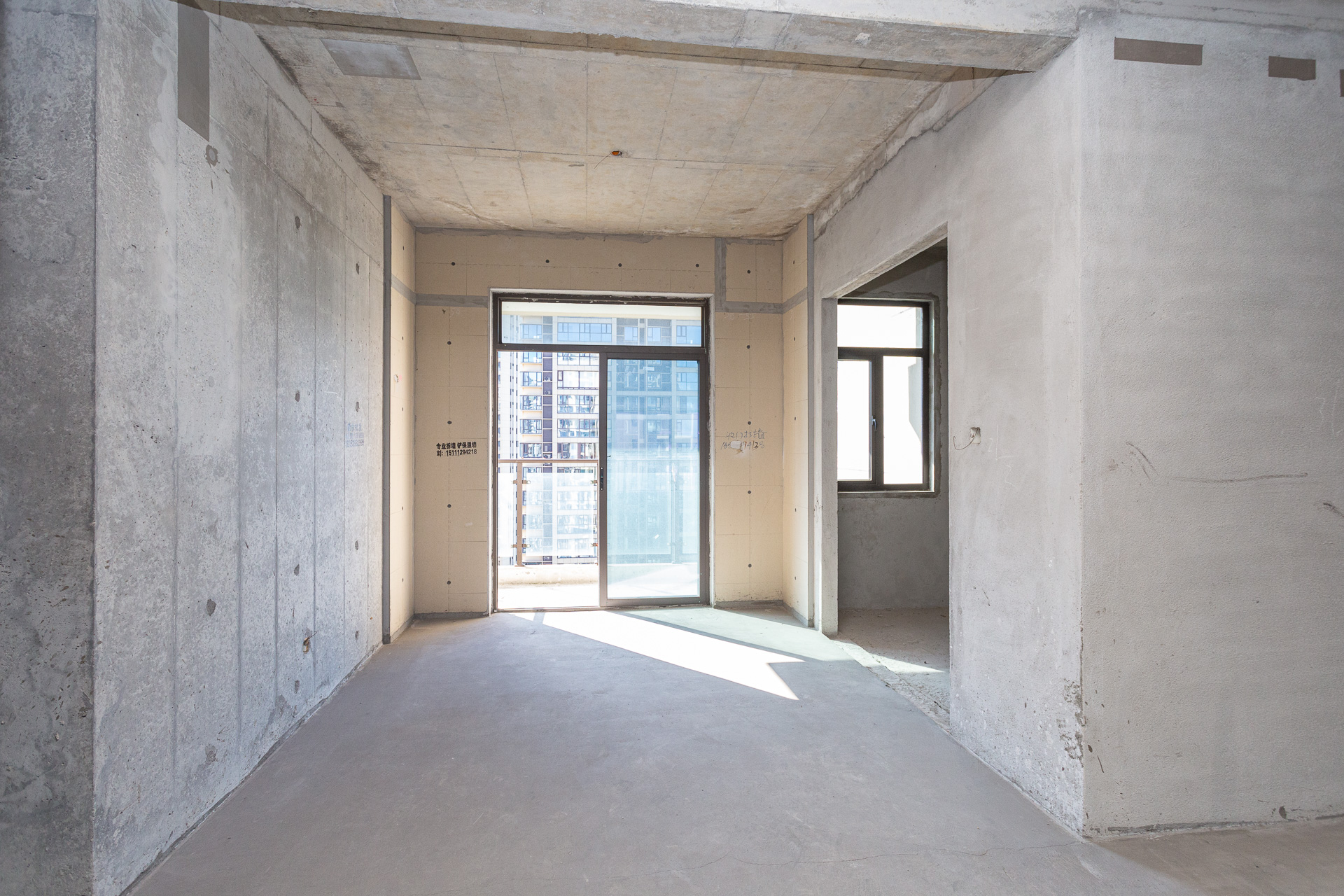 润和湘江天地AB区  4室2厅2卫    198.0万 润和湘江天地AB区  4室2厅2卫    198.0万客厅