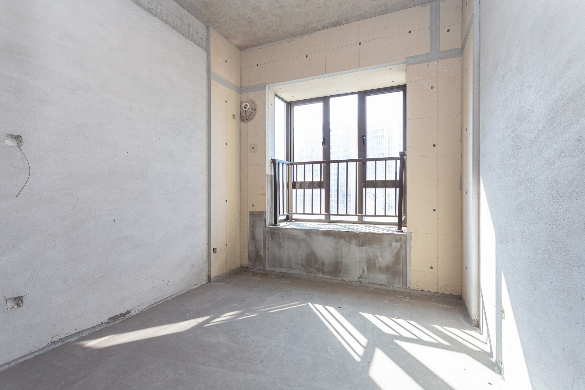 润和湘江天地AB区  4室2厅2卫    198.0万 润和湘江天地AB区  4室2厅2卫    198.0万卧室