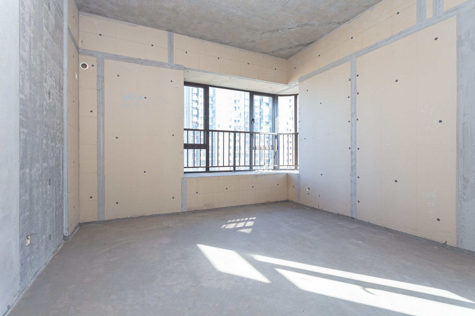 润和湘江天地AB区  4室2厅2卫    198.0万 润和湘江天地AB区  4室2厅2卫    198.0万卧室