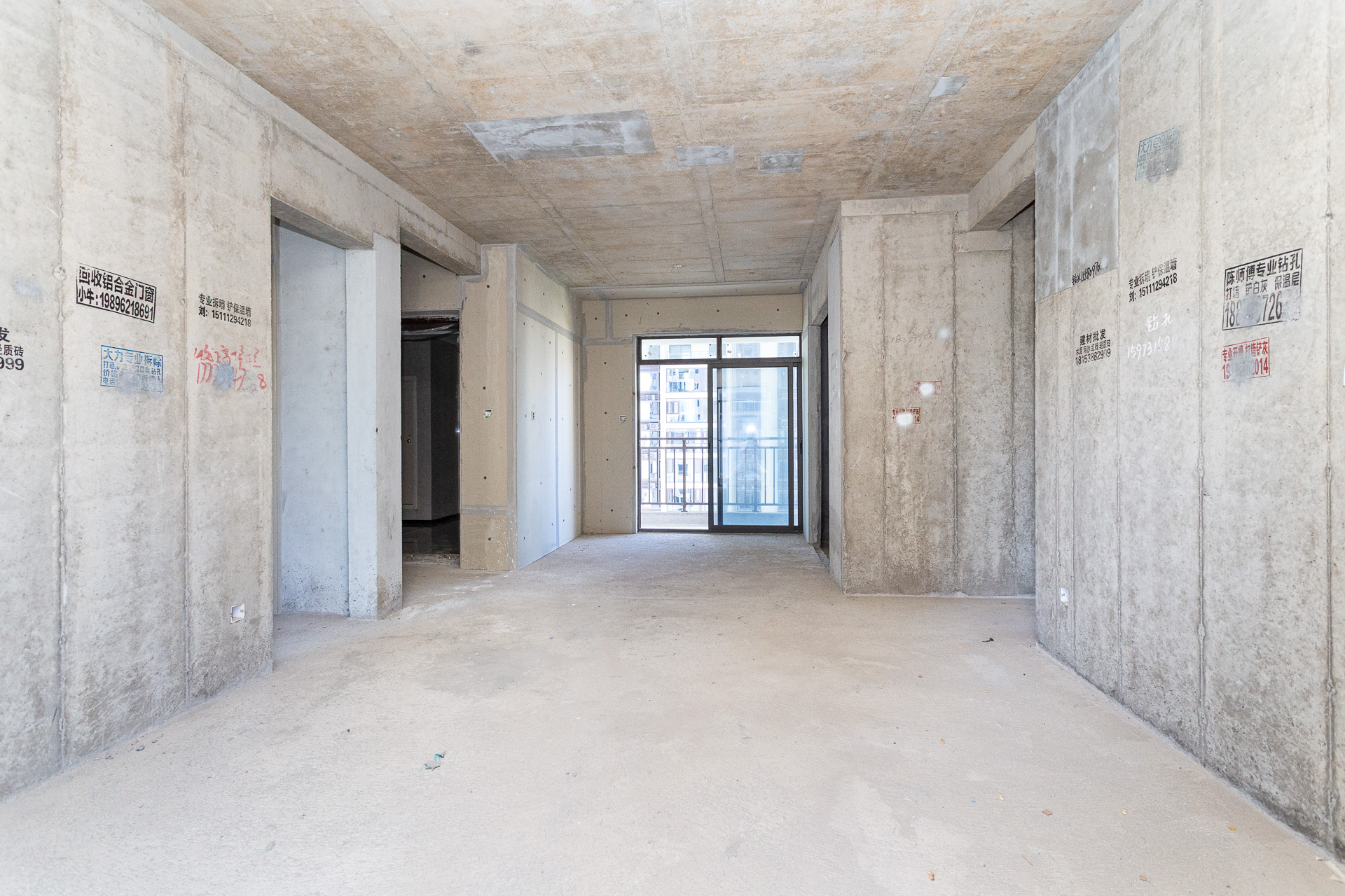 润和湘江天地E区 4室2厅2卫 170.0万 润和湘江天地E区 4室2厅2卫 170.0万客厅