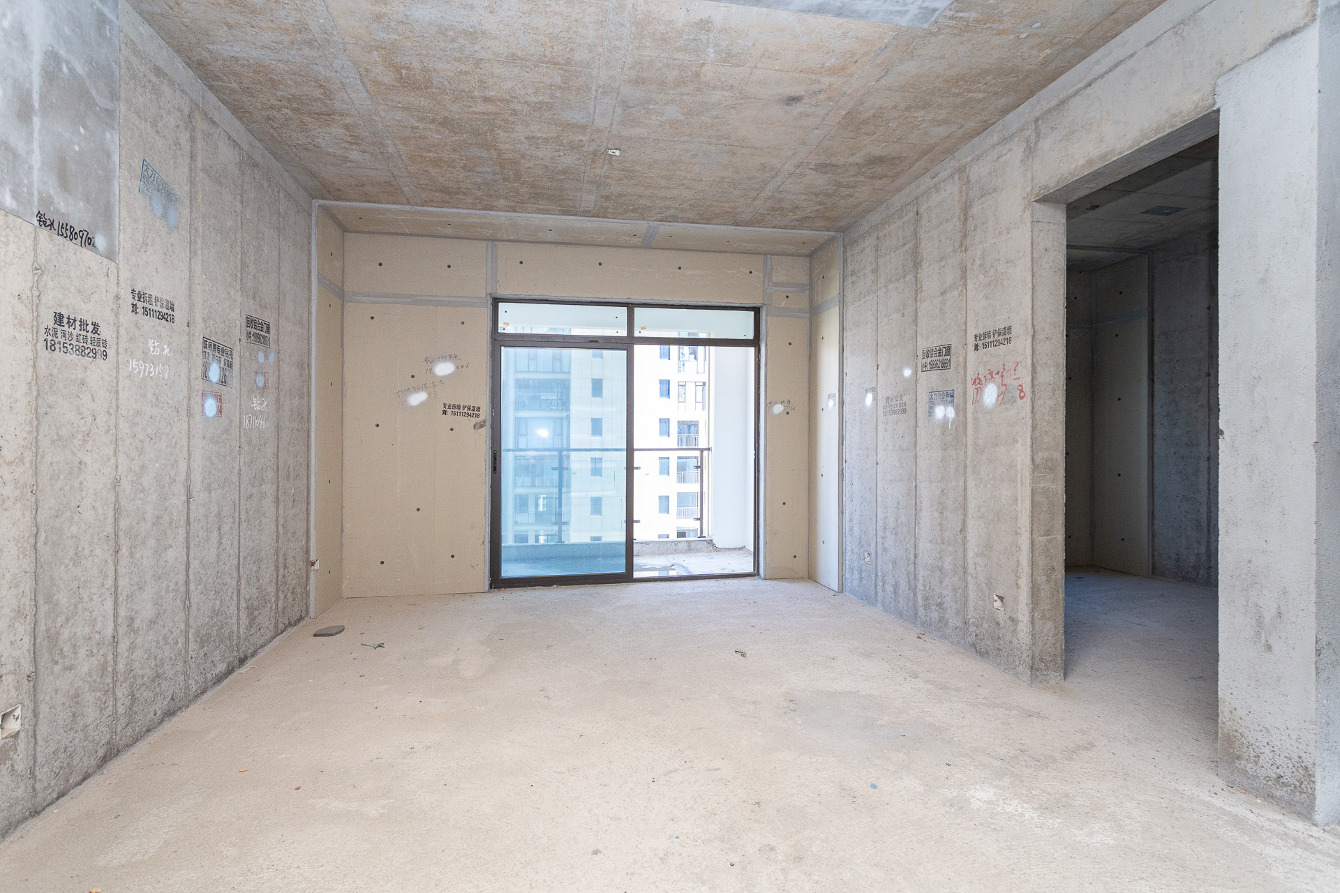 润和湘江天地E区 4室2厅2卫 170.0万 润和湘江天地E区 4室2厅2卫 170.0万客厅