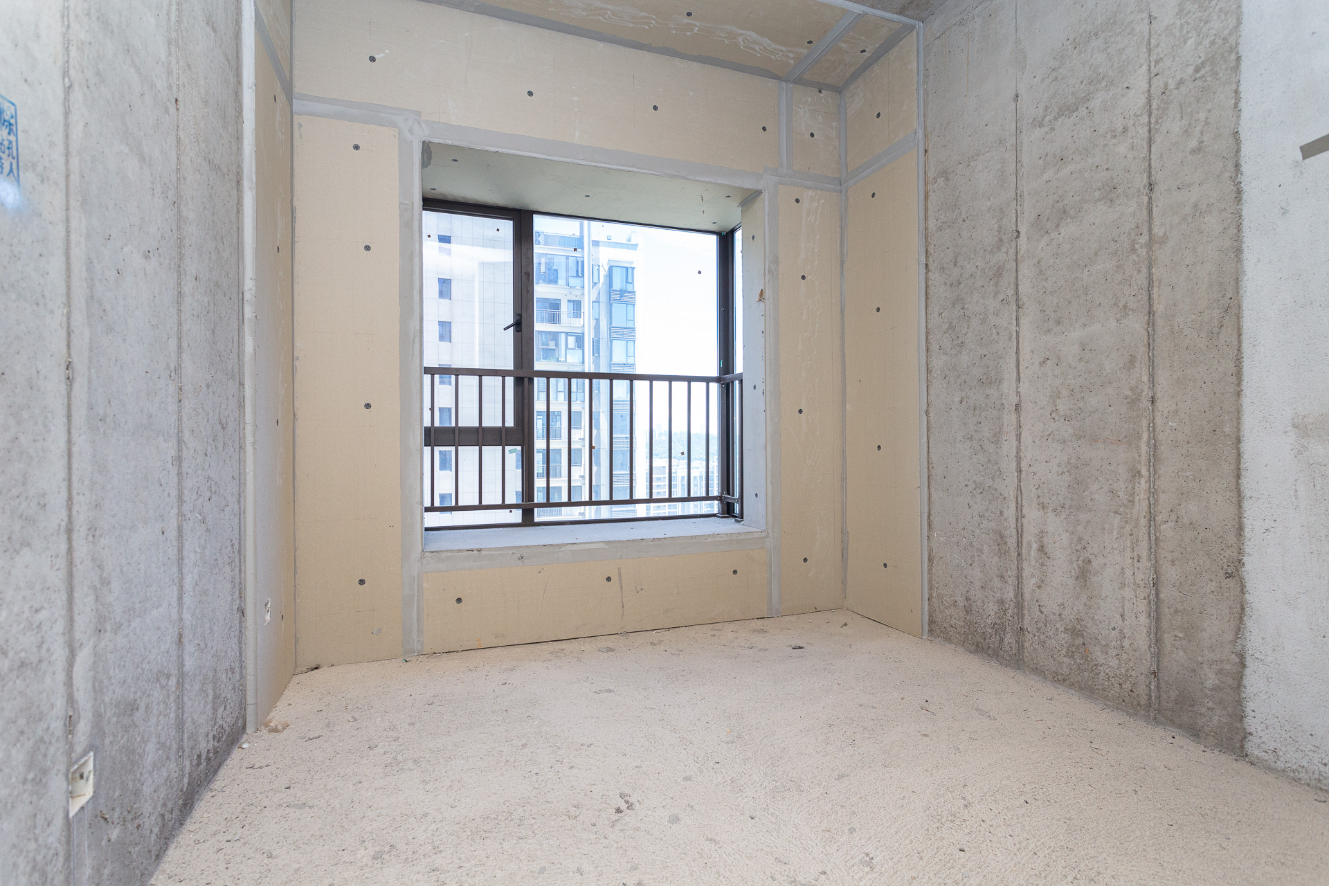 润和湘江天地E区 4室2厅2卫 170.0万 润和湘江天地E区 4室2厅2卫 170.0万卧室