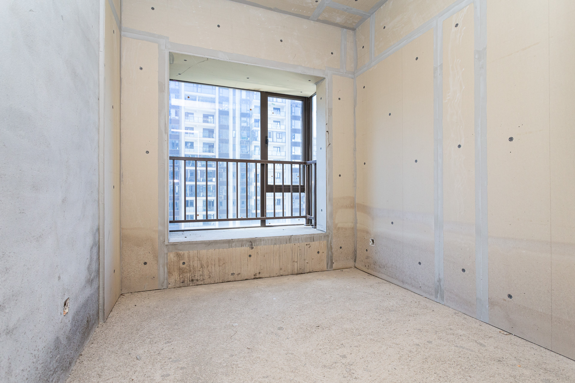 润和湘江天地E区 4室2厅2卫 170.0万 润和湘江天地E区 4室2厅2卫 170.0万卧室