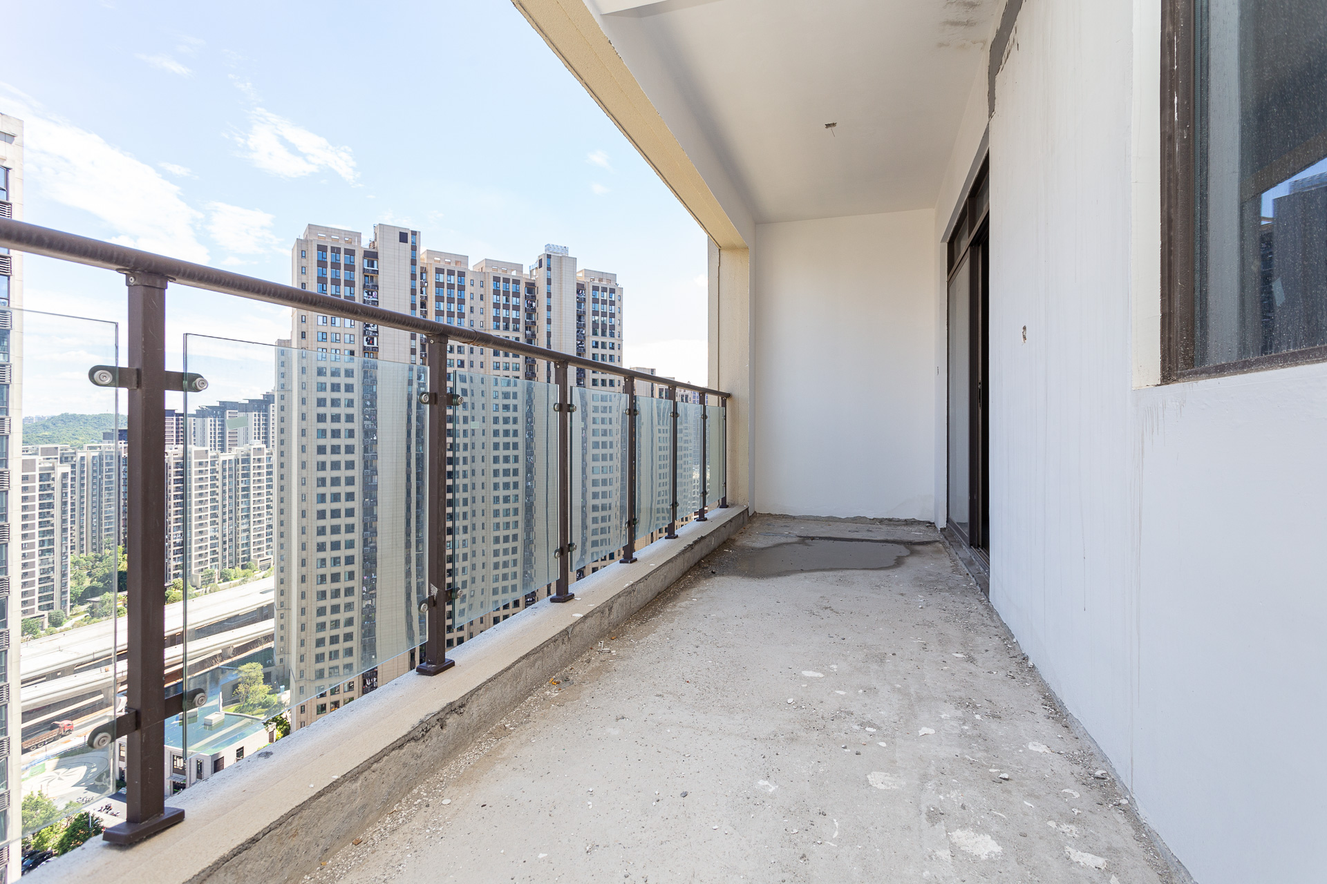 润和湘江天地E区 4室2厅2卫 170.0万 润和湘江天地E区 4室2厅2卫 170.0万阳台