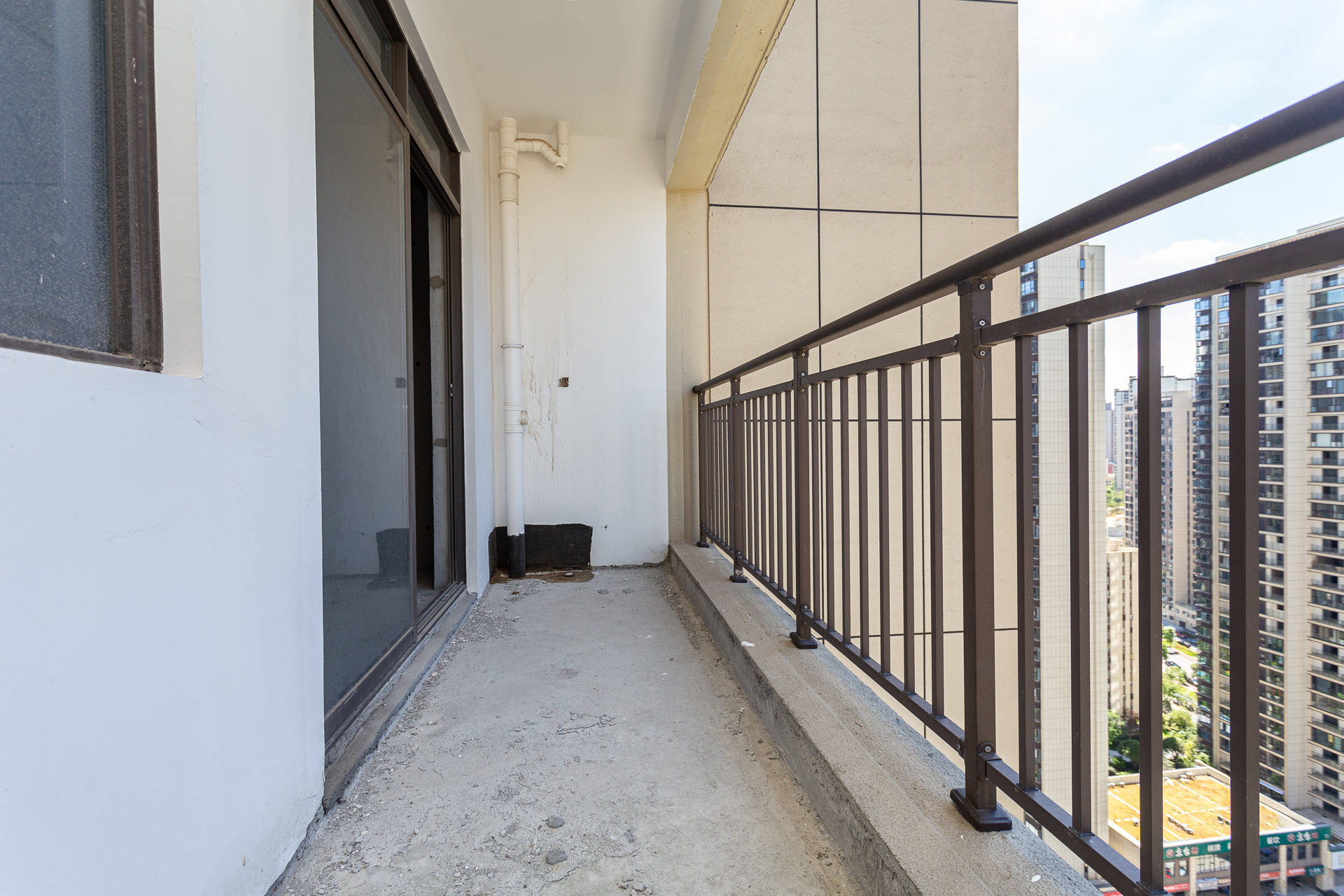 润和湘江天地E区 4室2厅2卫 170.0万 润和湘江天地E区 4室2厅2卫 170.0万阳台