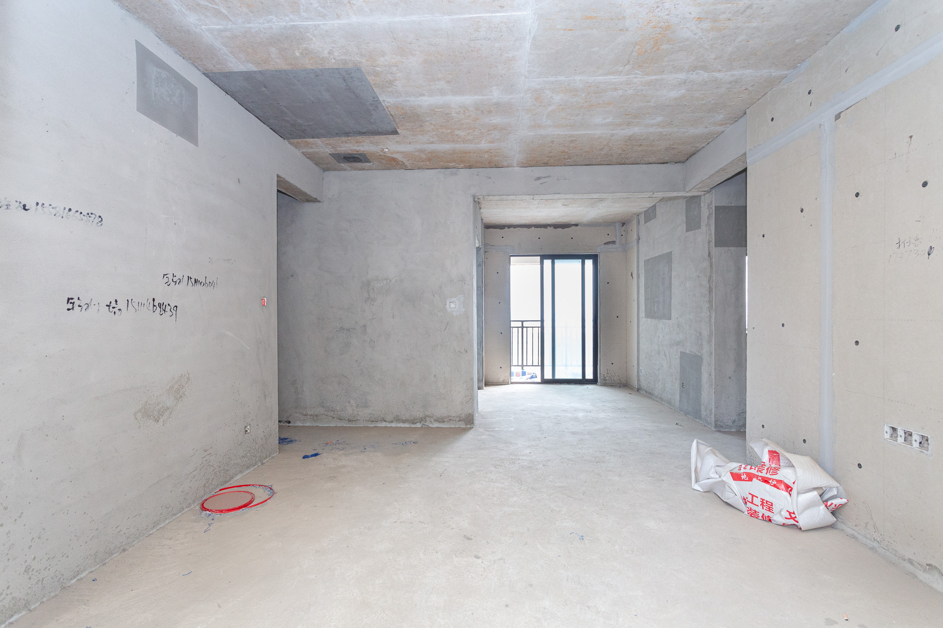 长燃润和天地(长润小区印湘江) 4室2厅2卫 108.0万 长燃润和天地(长润小区印湘江) 4室2厅2卫 108.0万客厅